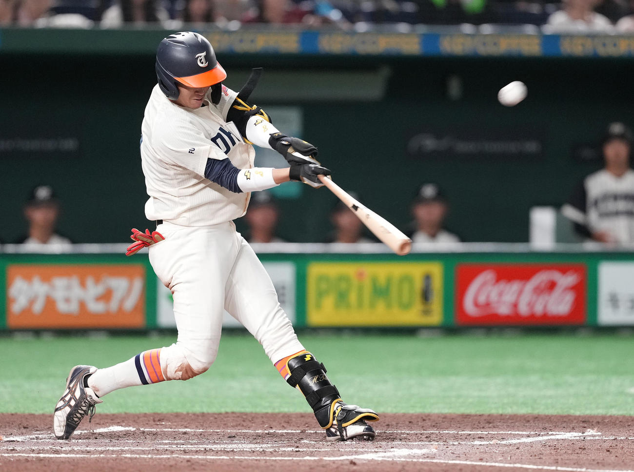 東北福祉大対九産大　3回表東北福祉大2死満塁、先制の左越え満塁本塁打を放つ垪和（撮影・鈴木みどり）