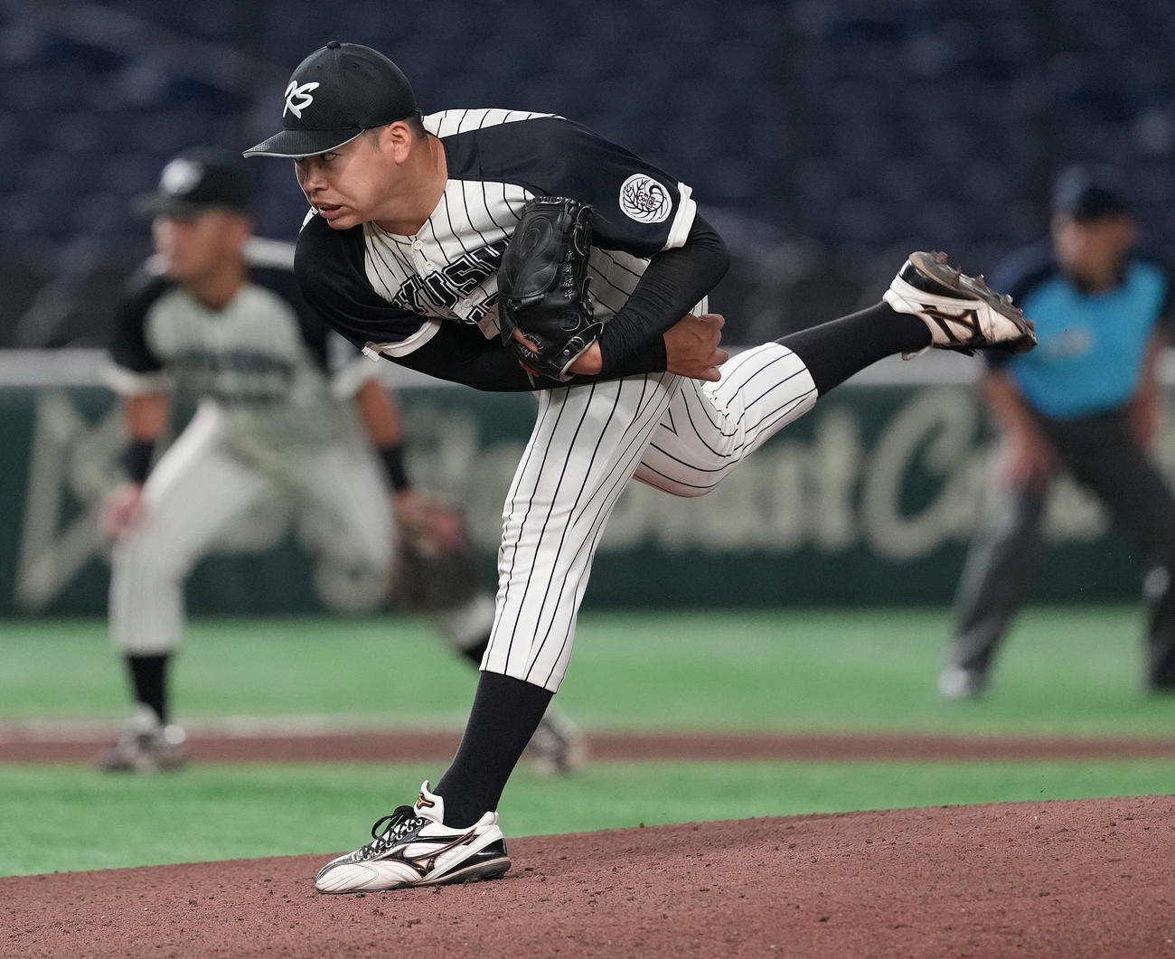 東北福祉大対九産大　先発し力投する九産大・水崎（撮影・鈴木みどり）
