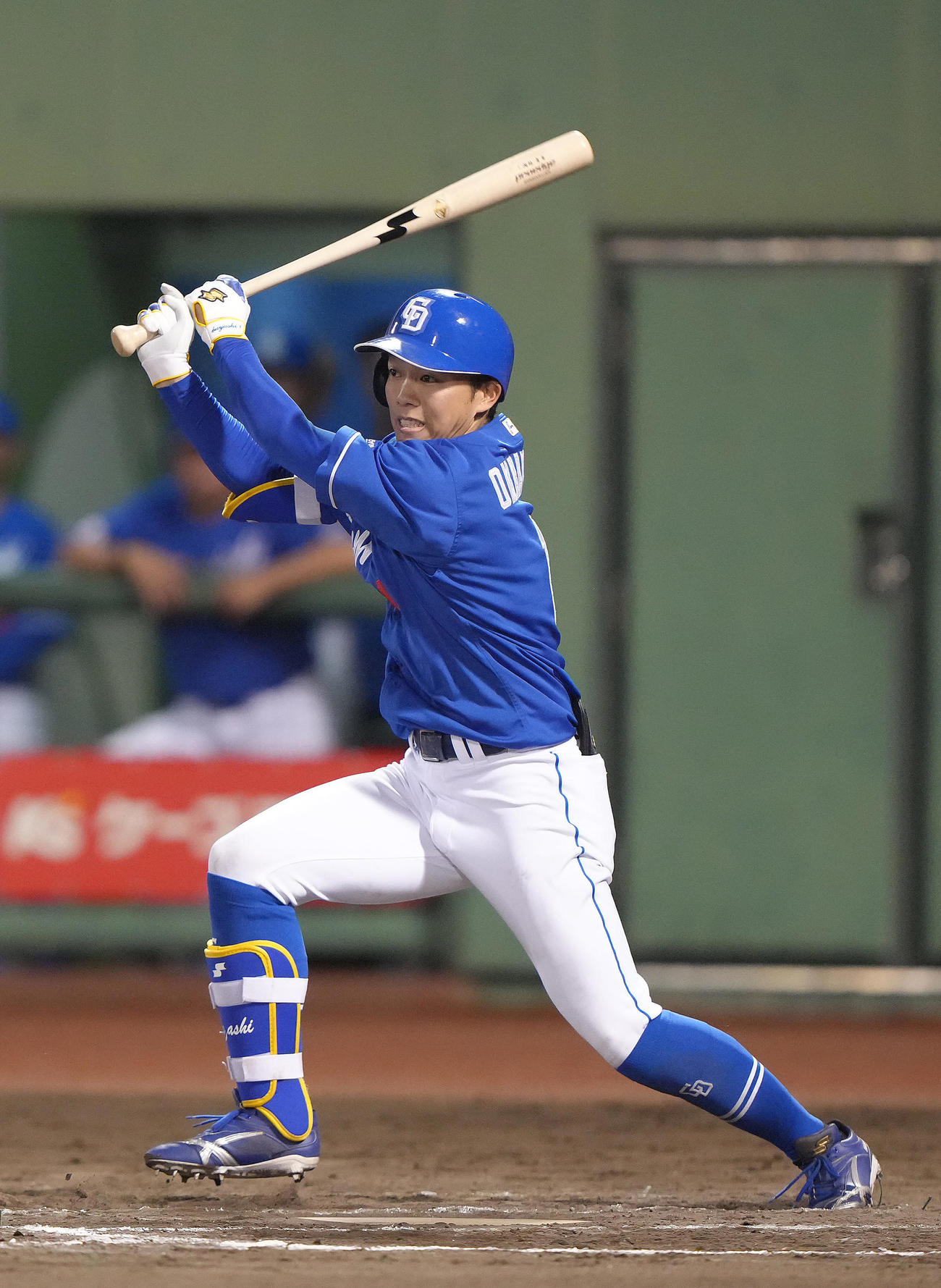 楽天対中日　7回表中日2死一、三塁、岡林は左前適時打を放つ（撮影・足立雅史）