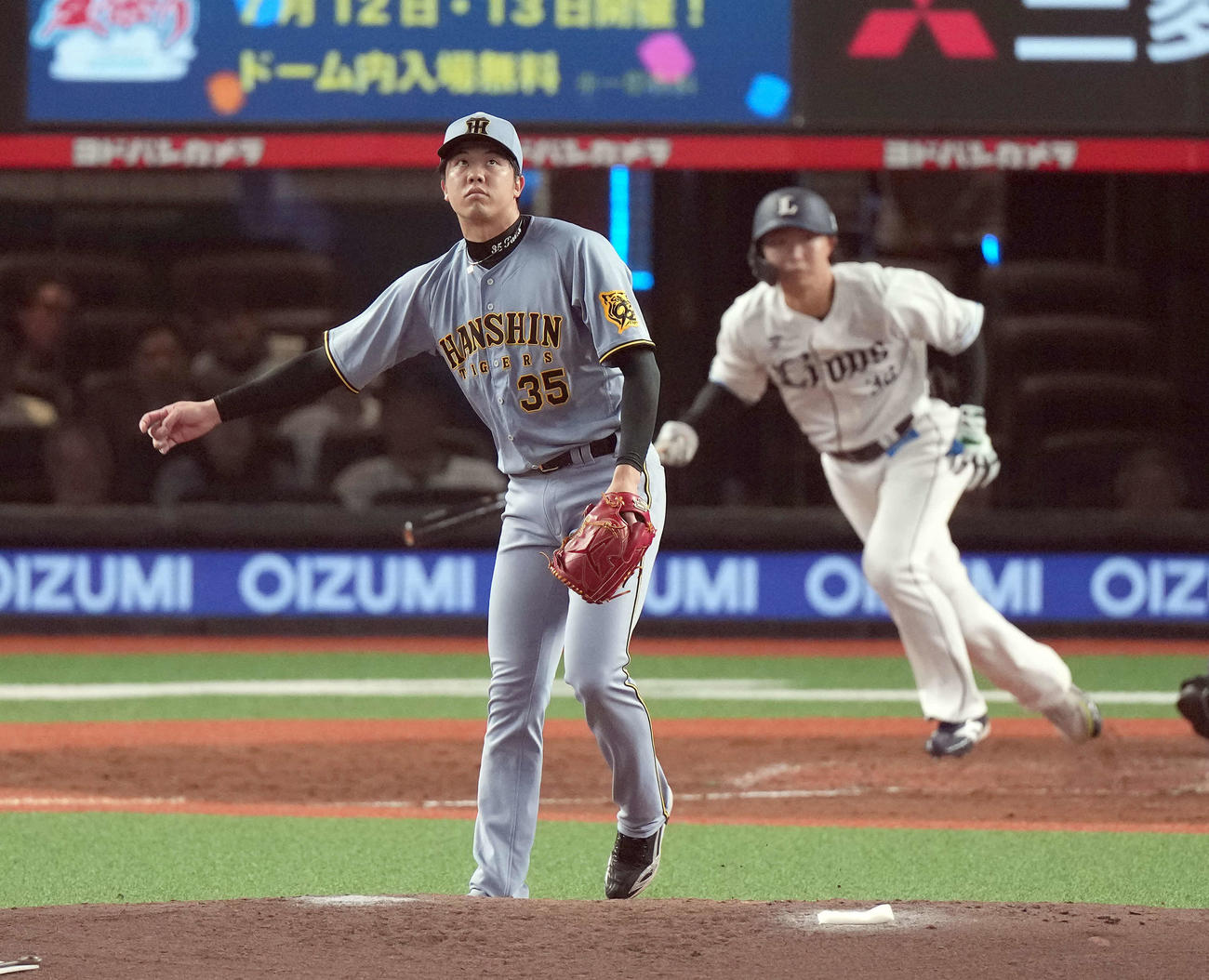 西武対阪神　5回裏西武1死、山村に二塁打を許す才木（撮影・たえ見朱実）