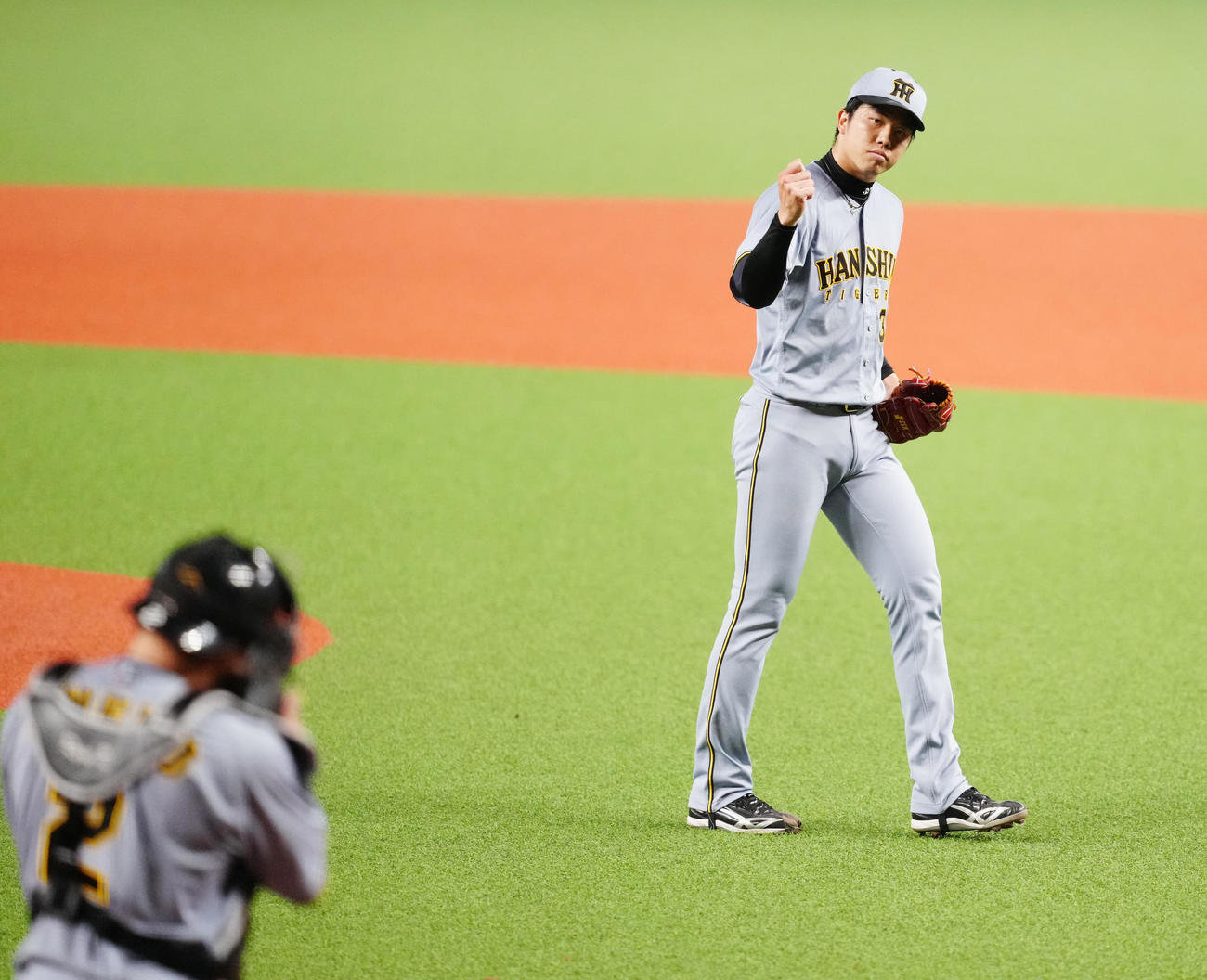 西武対阪神　1回裏終了後、ベンチに引き揚げる阪神先発の才木（撮影・江口和貴）