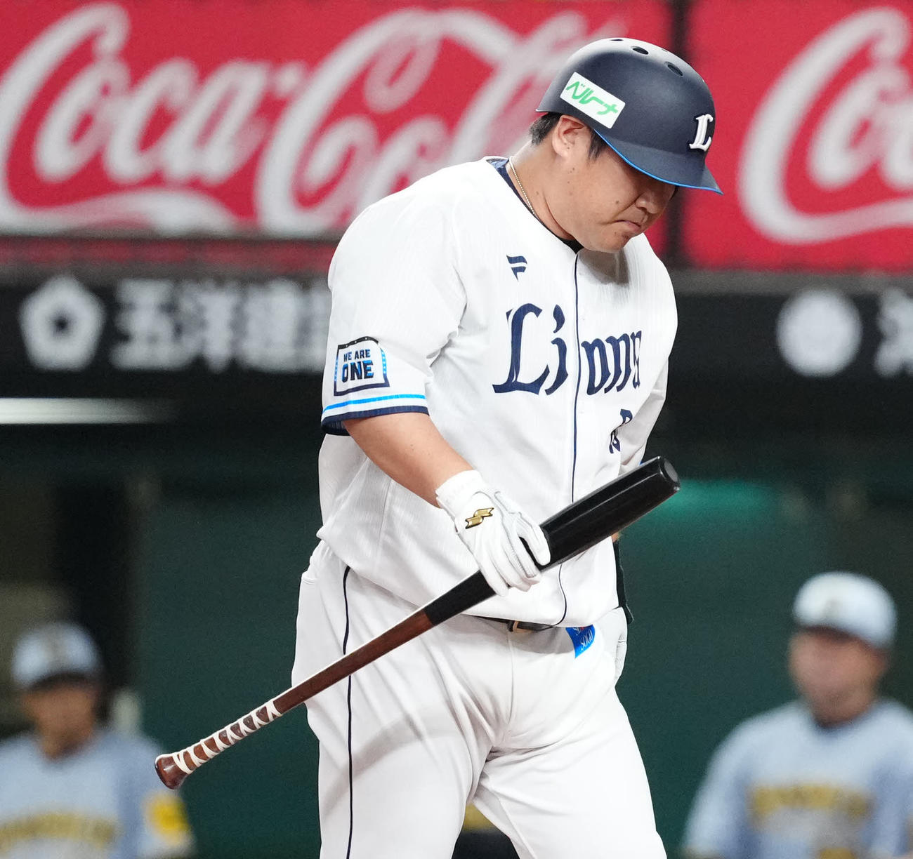 西武対阪神　6回裏西武1死満塁、空振り三振に倒れる代打中村剛（撮影・江口和貴）