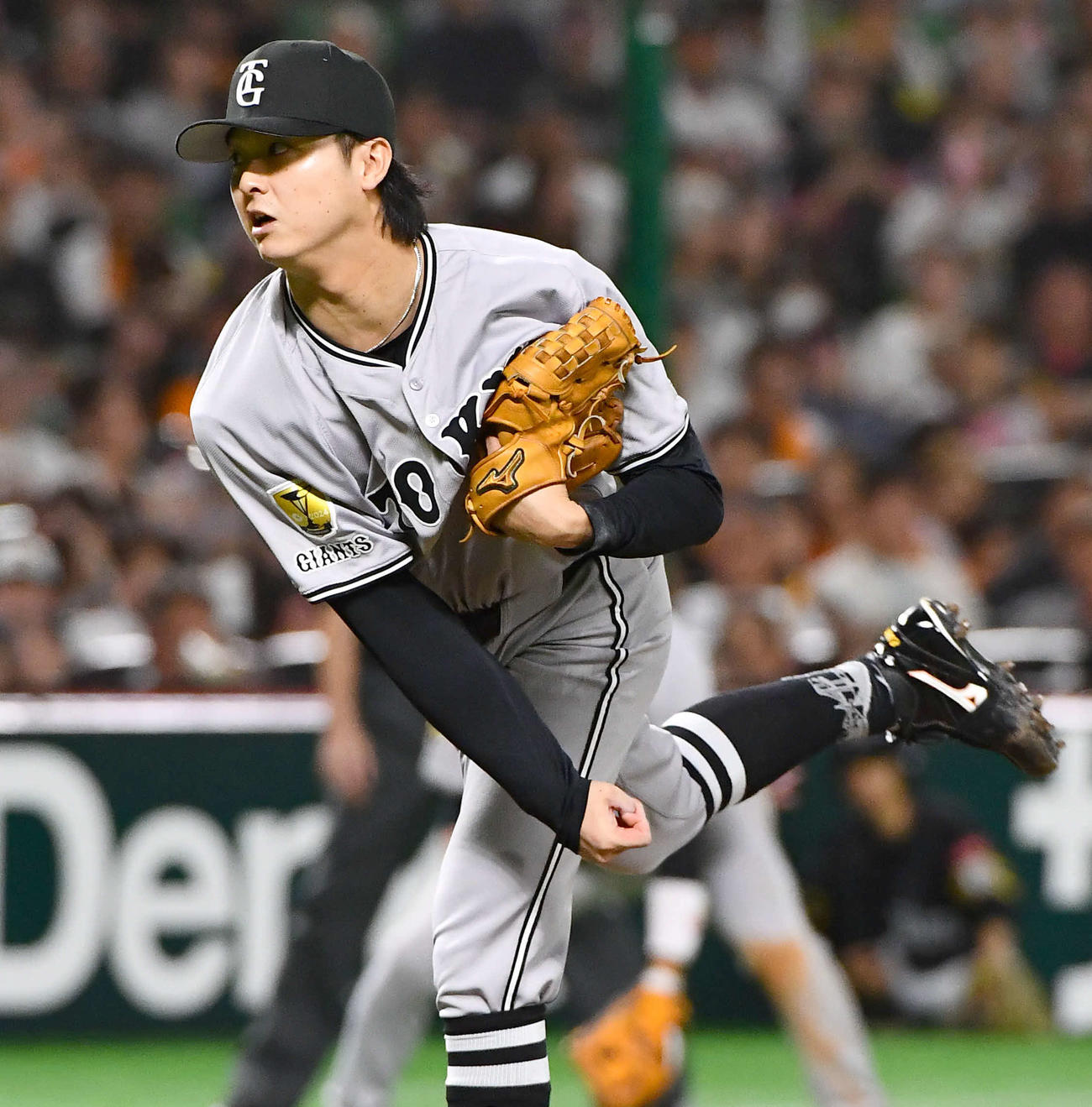 ソフトバンク対巨人　7回裏ソフトバンク2死満塁から登板した、巨人6番手の田中瑛（撮影・岩下翔太）