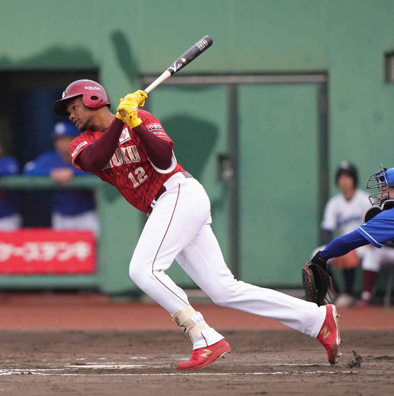 楽天対中日　2回裏楽天1死、ゴンザレスは遊ゴロに倒れる（撮影・足立雅史）