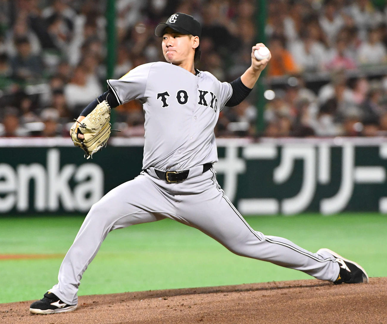 ソフトバンク対巨人　巨人先発の井上（撮影・岩下翔太）