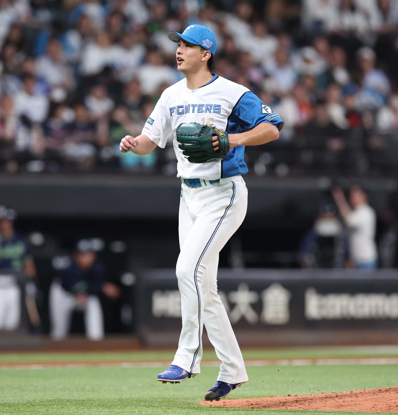 日本ハム対ヤクルト　6回表ヤクルト2死二塁、武岡を三振にとる達（撮影・黒川智章）