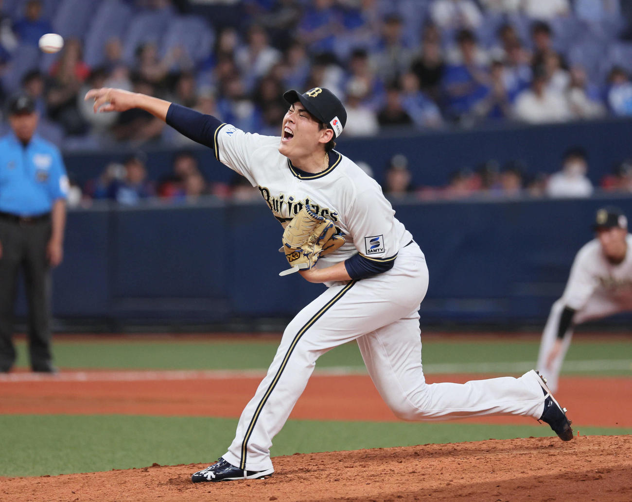 オリックス対DeNA 7回表、雄たけびを上げながら力投する九里（撮影・宮崎幸一）