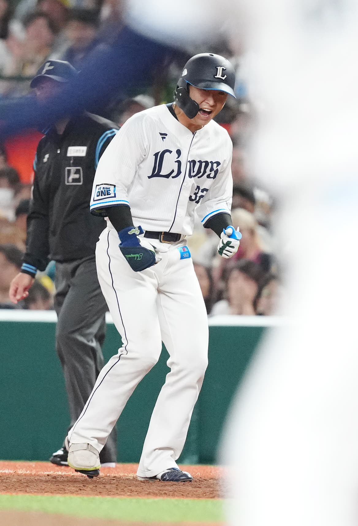 西武対阪神　8回裏西武1死満塁、適時打を放った山村（撮影・江口和貴）