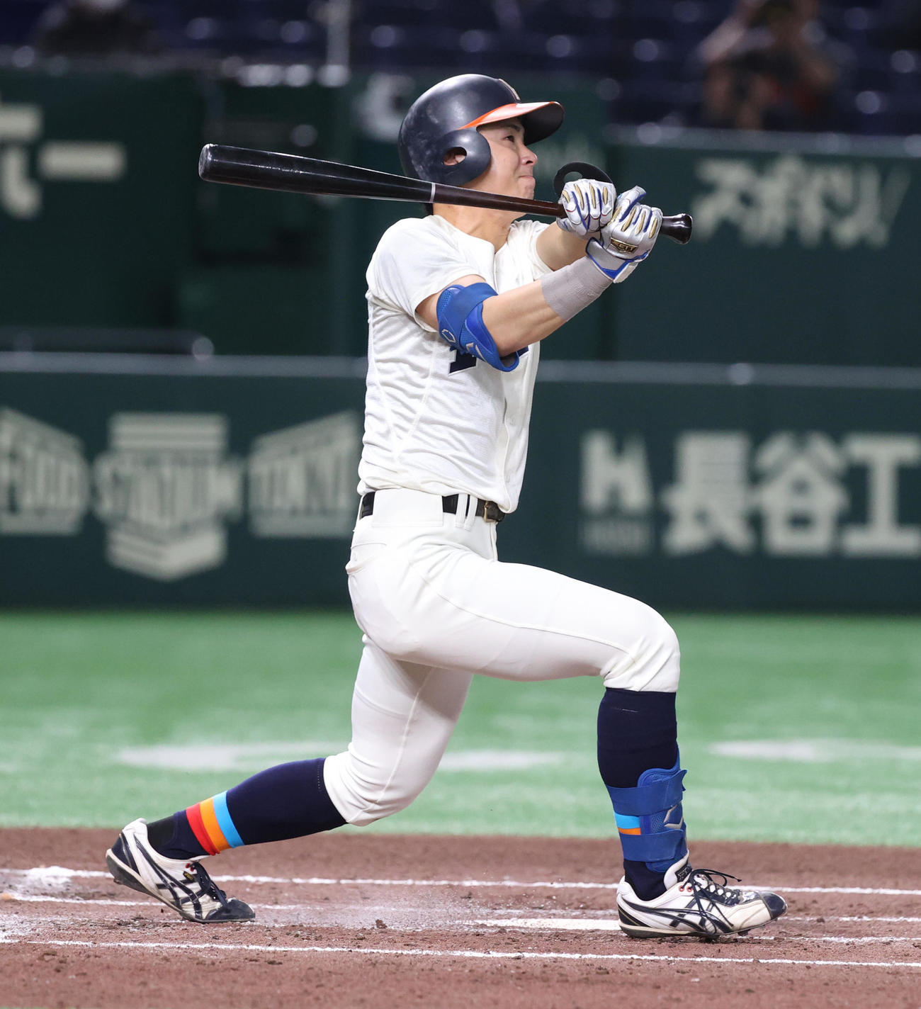 福井工大対大産大　2回表福井工大1死一、二塁、野口は右越えに本塁打を放つ（撮影・柴田隆二）