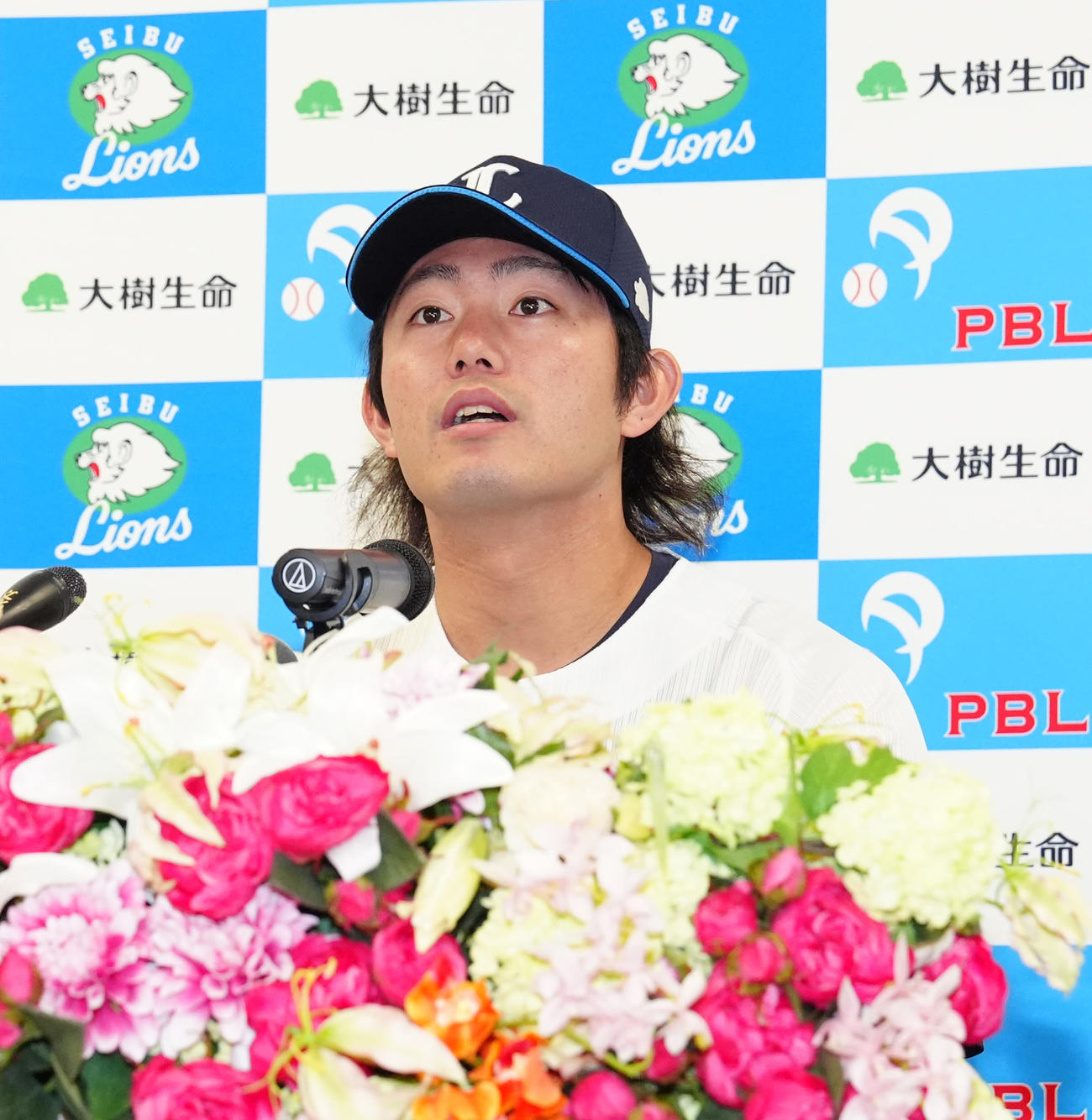 5月度の月間MVPを受賞し、会見に臨む西武今井（撮影・江口和貴）