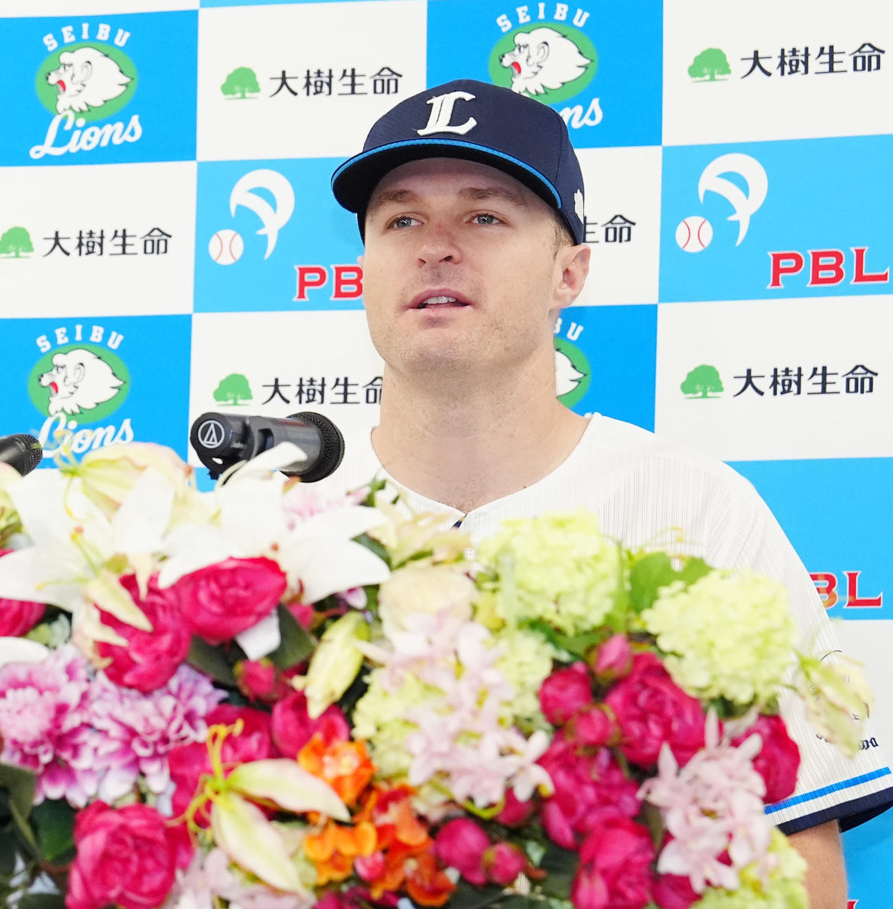 5月度の月間MVPを受賞し会見に臨む西武ネビン（撮影・江口和貴）