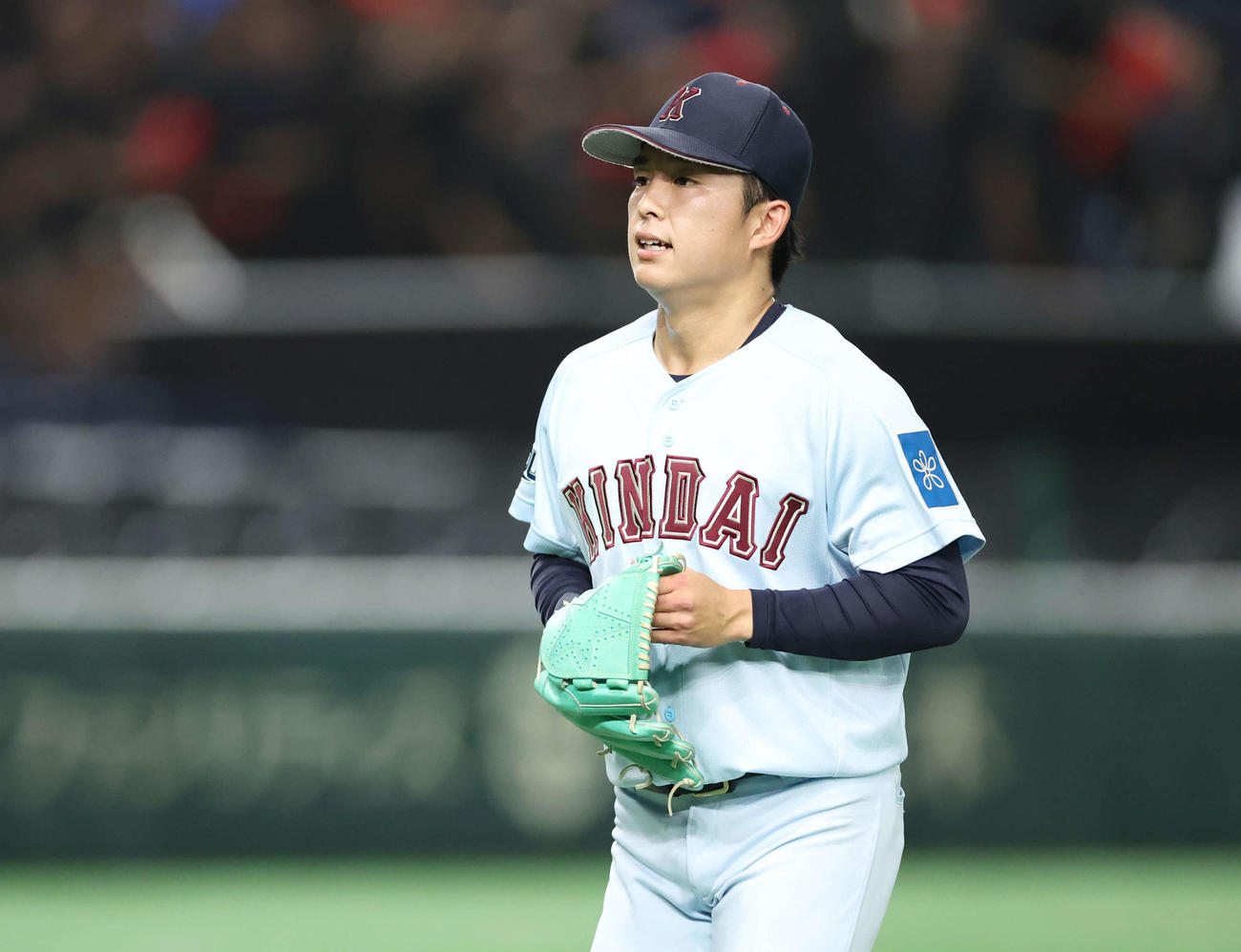 中大対近大　5回悔しそうな表情で降板する増田（撮影・増田悦実）