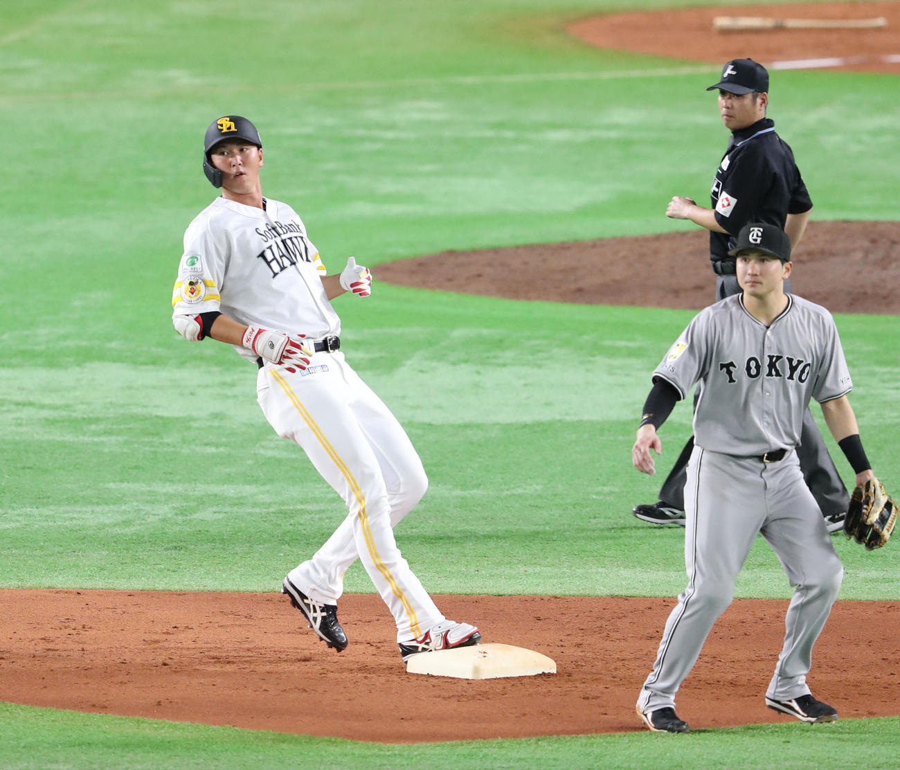 ソフトバンク対巨人　3回裏ソフトバンク1死、秋広は中越え二塁打を放つ（撮影・梅根麻紀）
