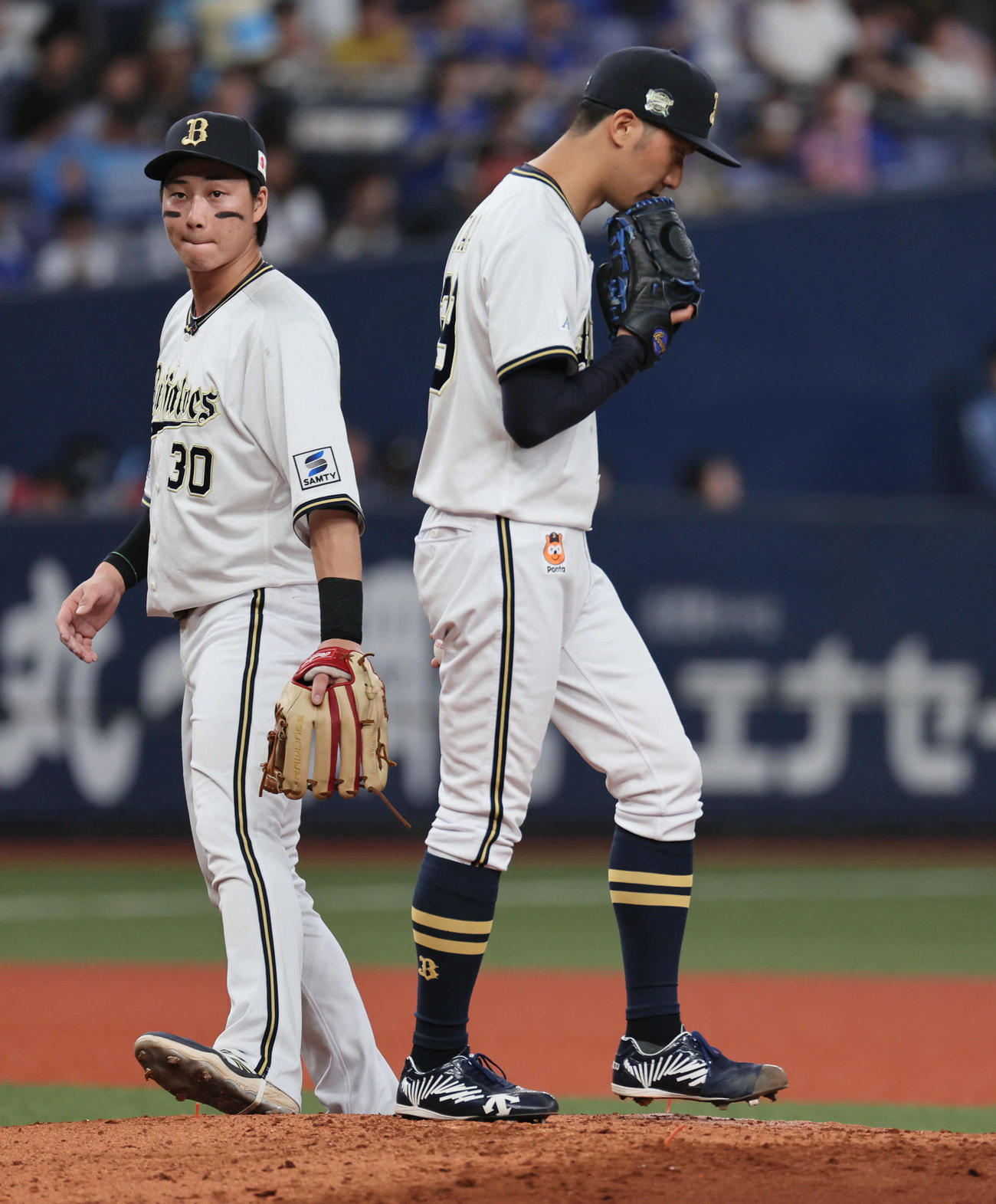 オリックス対DeNA 3回表DeNA無死一塁、田嶋（右）は山本の左越え適時二塁打で先制を許す（撮影・宮崎幸一）
