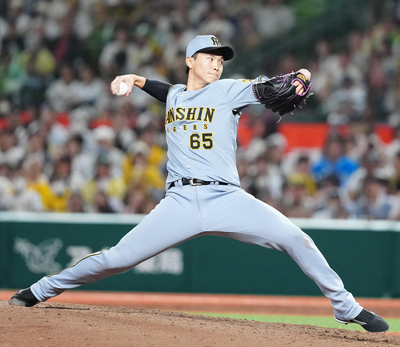 西武対阪神　阪神3番手の湯浅（撮影・江口和貴）