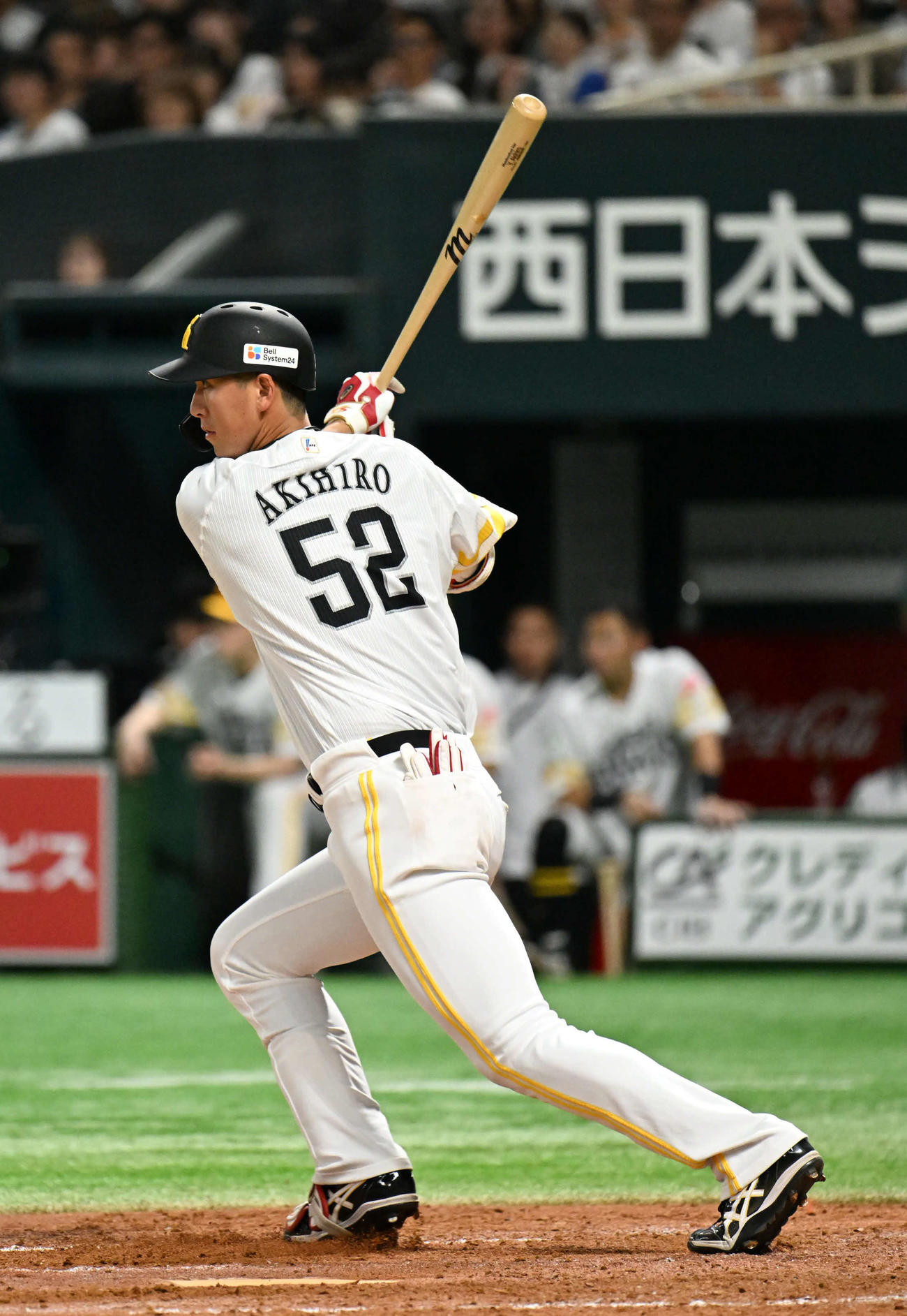 ソフトバンク対巨人　3回裏ソフトバンク1死、秋広は中前二塁打を放つ（撮影・林敢治）