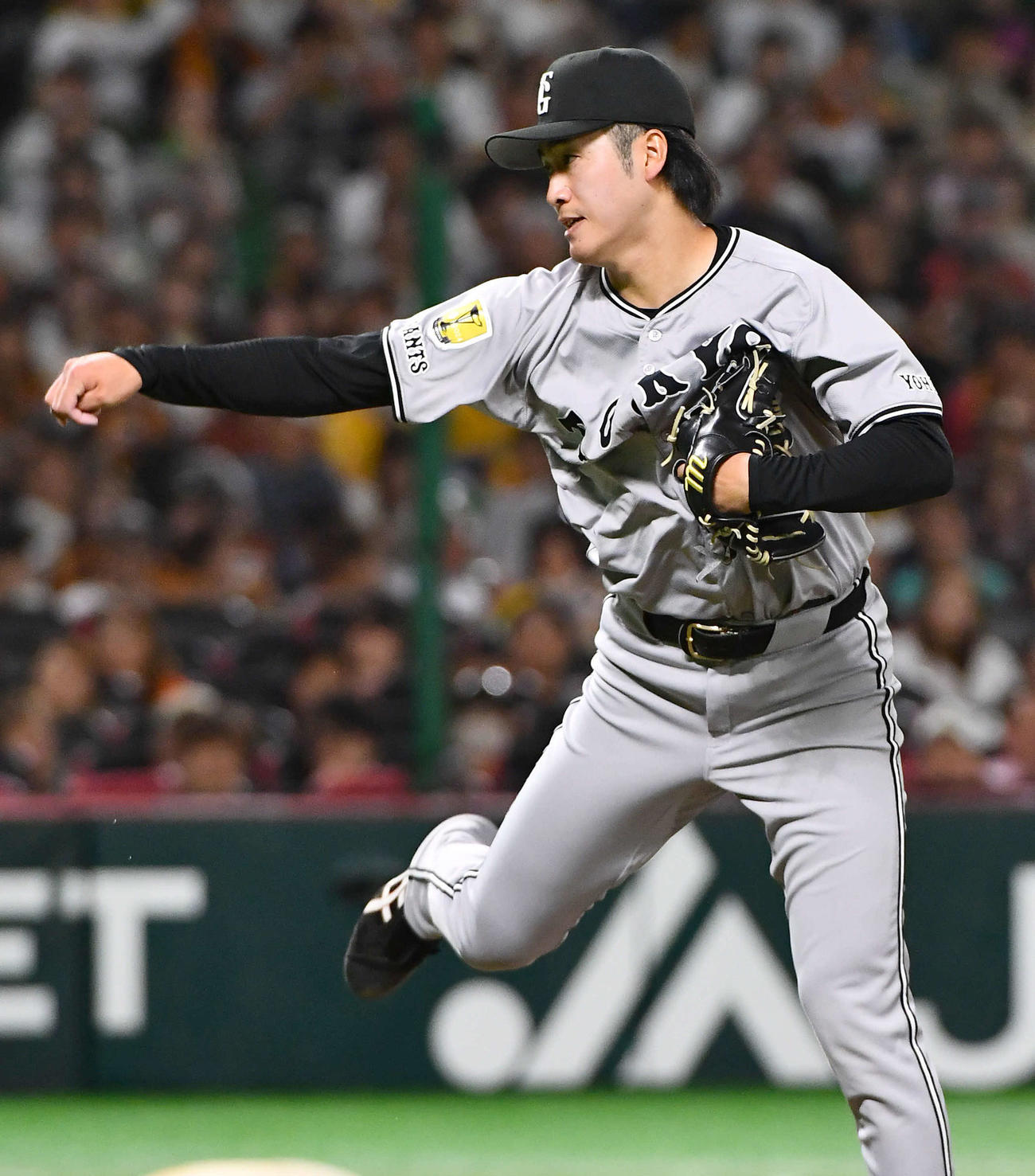 ソフトバンク対巨人　巨人先発の西舘（撮影・岩下翔太）