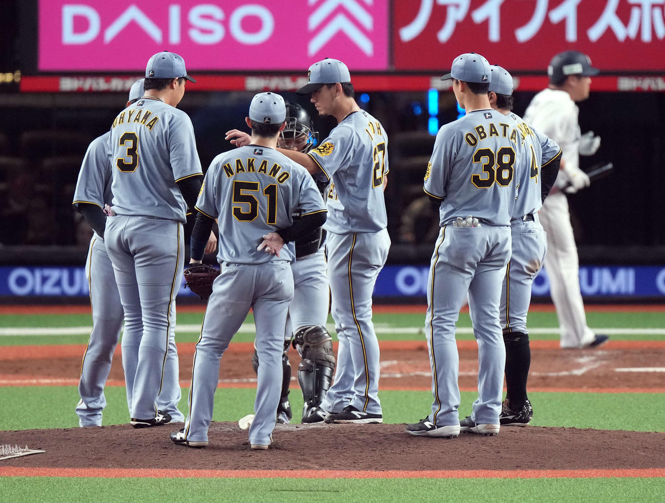 西武対阪神　8回途中でマウンドを降りる阪神伊藤将（撮影・たえ見朱実）