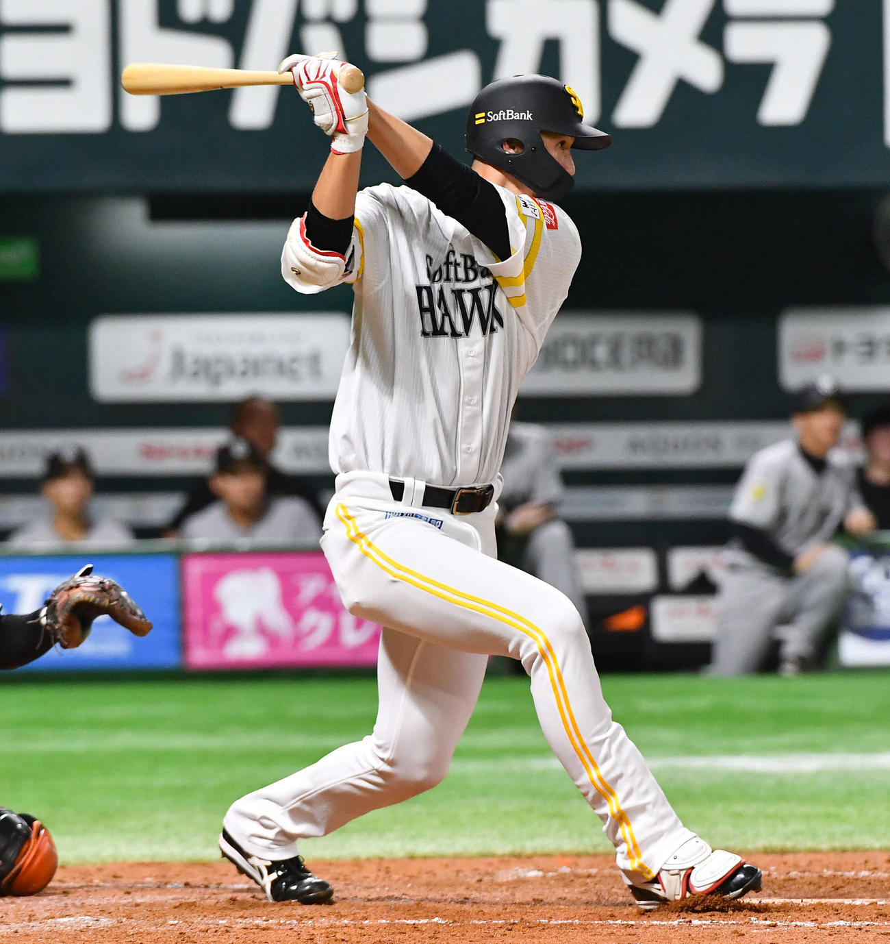 ソフトバンク対巨人　3回裏ソフトバンク1死、秋広は中二塁打を放つ（撮影・岩下翔太）