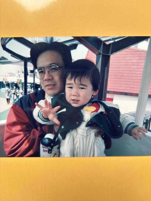 幼少期の日本ハム福谷と父真人さん（本人提供）