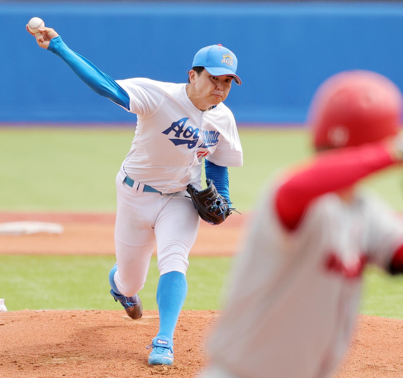 青学大対奈良学園大　力投する青学大・中西（撮影・野上伸悟）