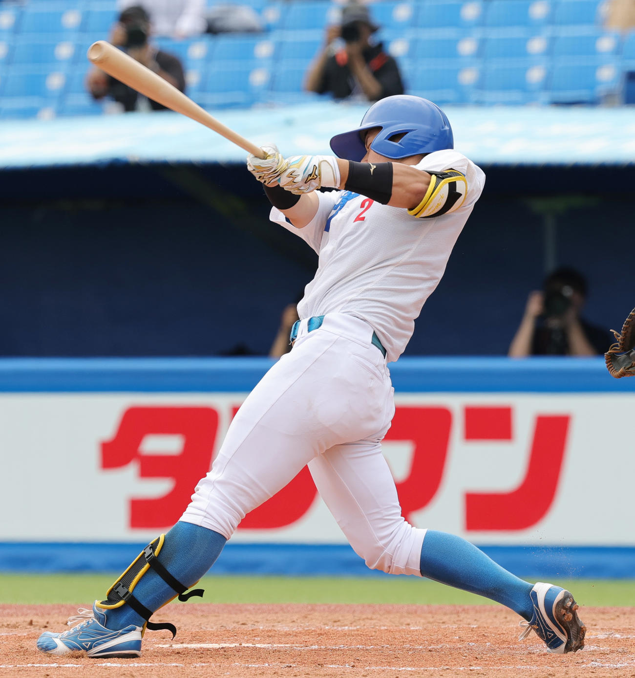 青学大対奈良学園大　3回表青学大1死一塁、左越え2点本塁打を放つ渡部（撮影・野上伸悟）