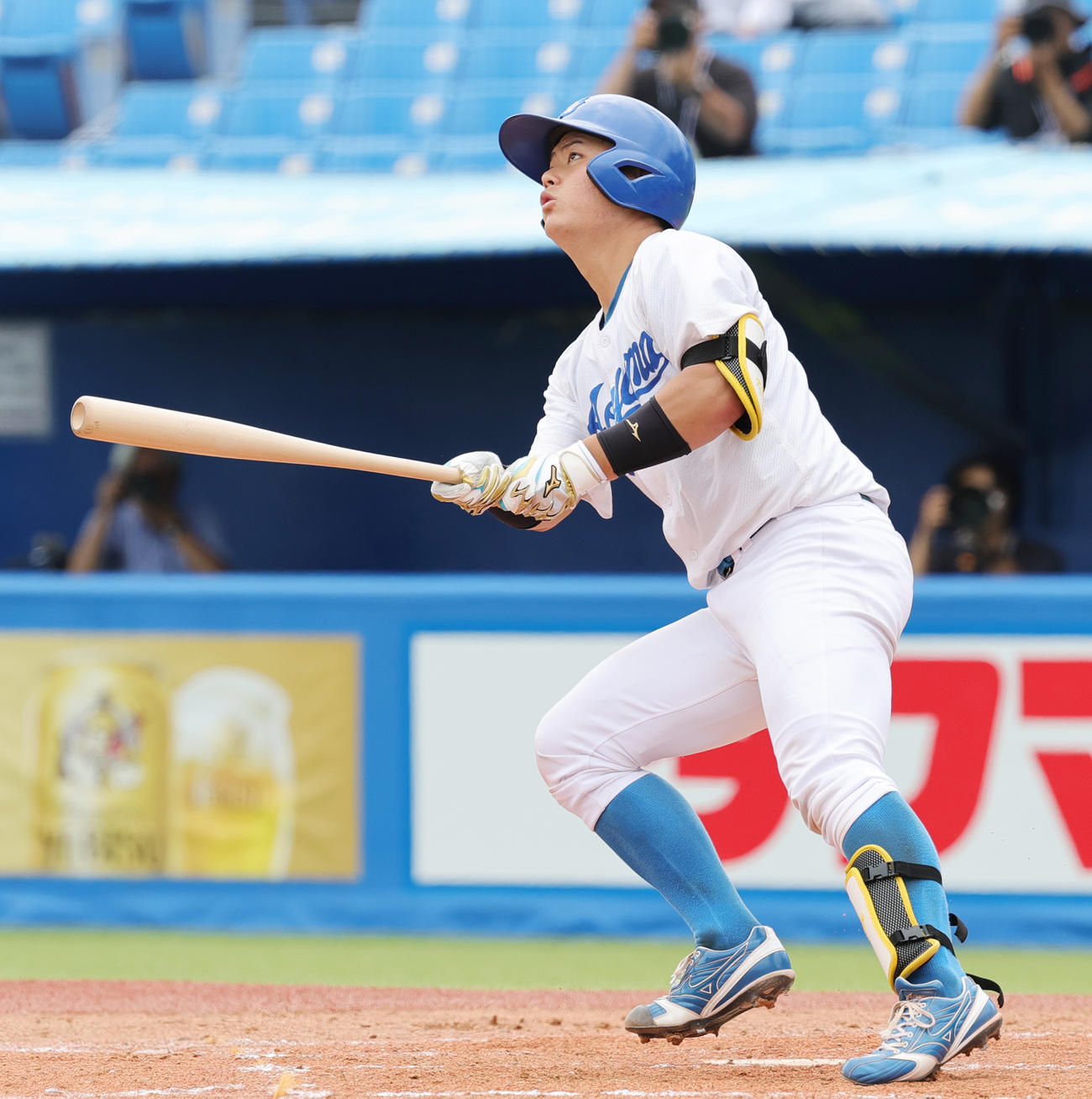青学大対奈良学園大　3回表青学大1死一塁、左越え2点本塁打を放つ渡部（撮影・野上伸悟）