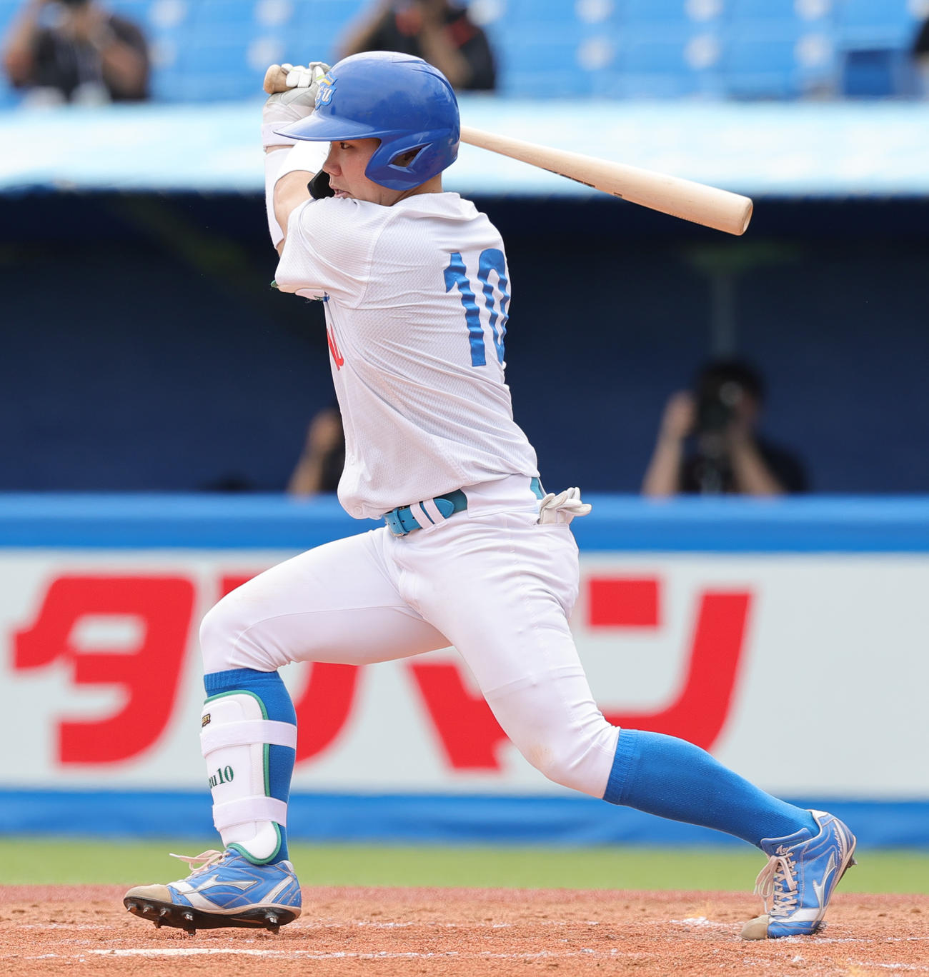 青学大対奈良学園大　3回表青学大1死二塁、中前適時打を放つ小田（撮影・野上伸悟）