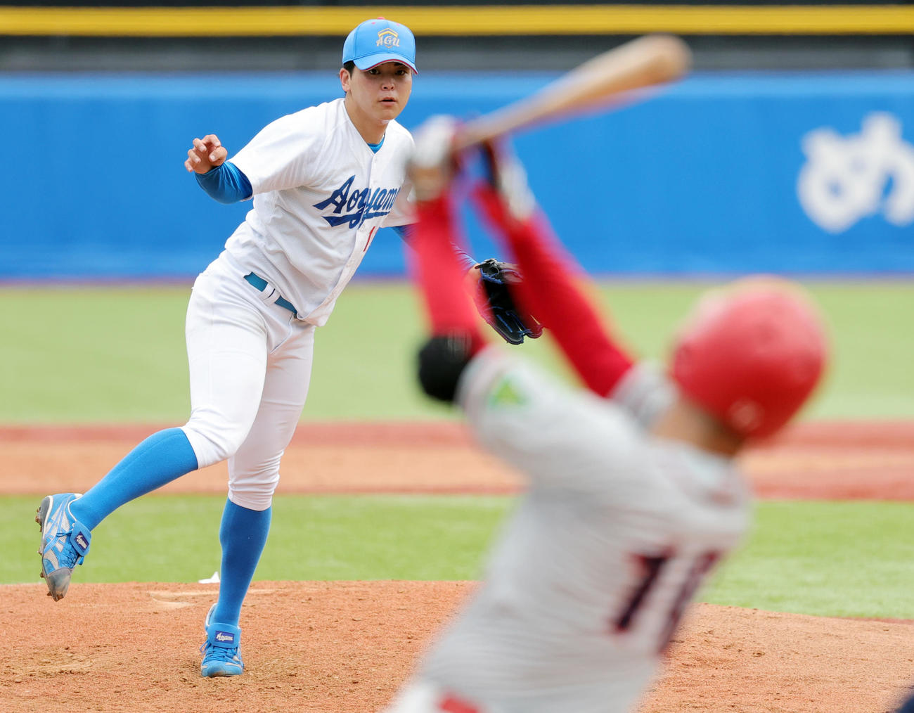 青学大対奈良学園大　力投する青学大先発の中西（撮影・野上伸悟）