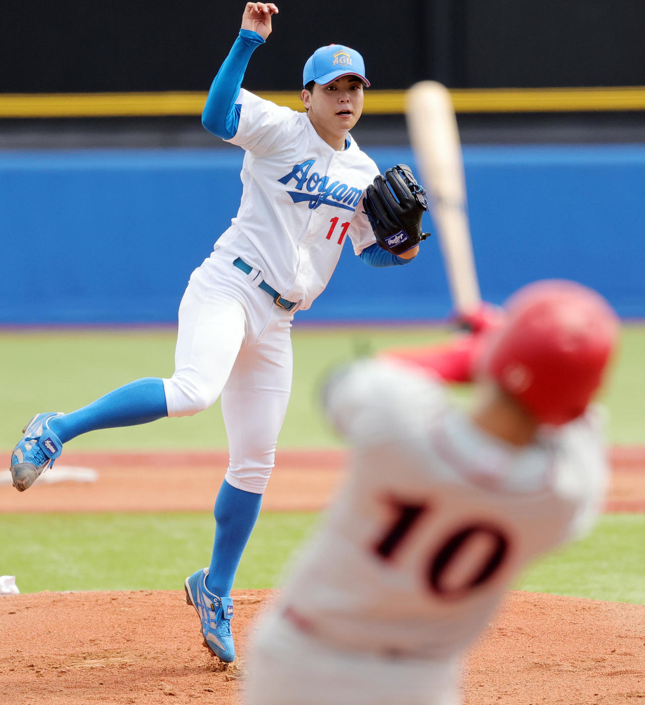 青学大対奈良学園大　力投する青学大中西（撮影・野上伸悟）