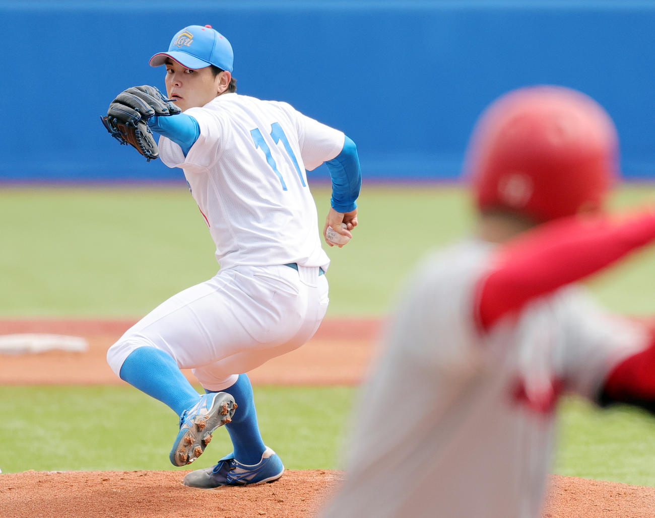 青学大対奈良学園大　力投する青学大中西（撮影・野上伸悟）