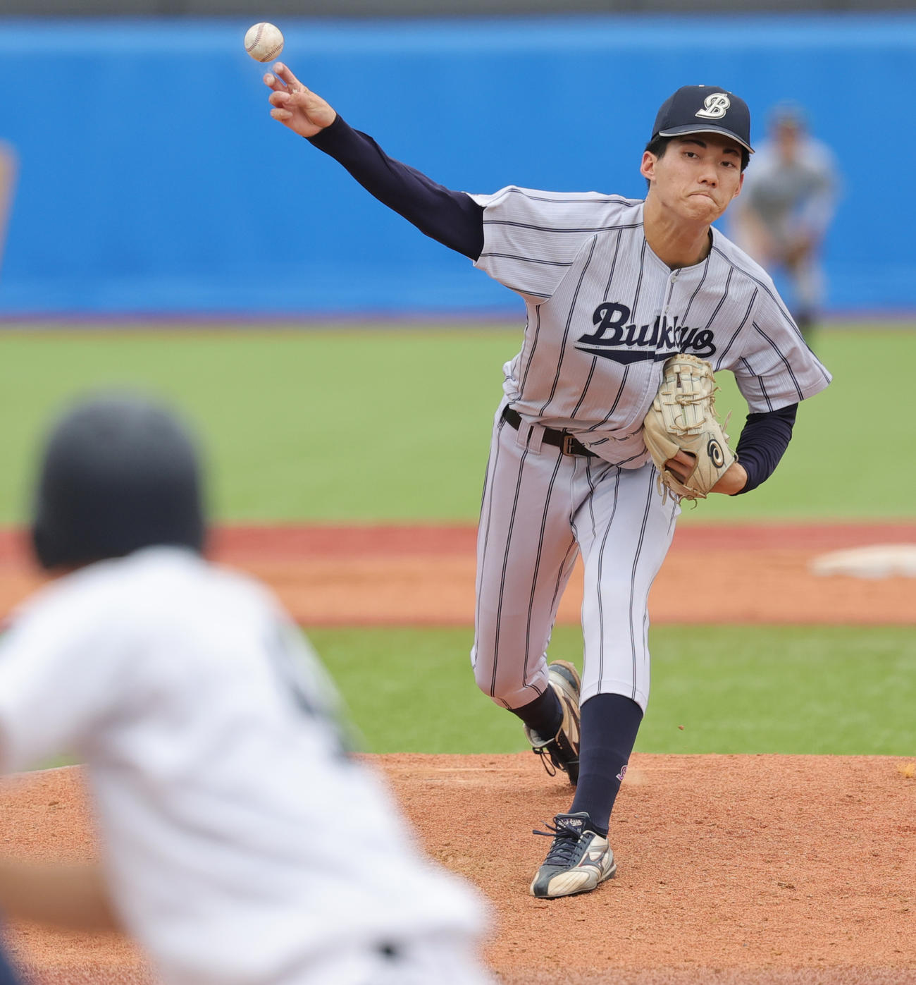 佛教大対北海学園大　力投する佛教大・赤木（撮影・野上伸悟）