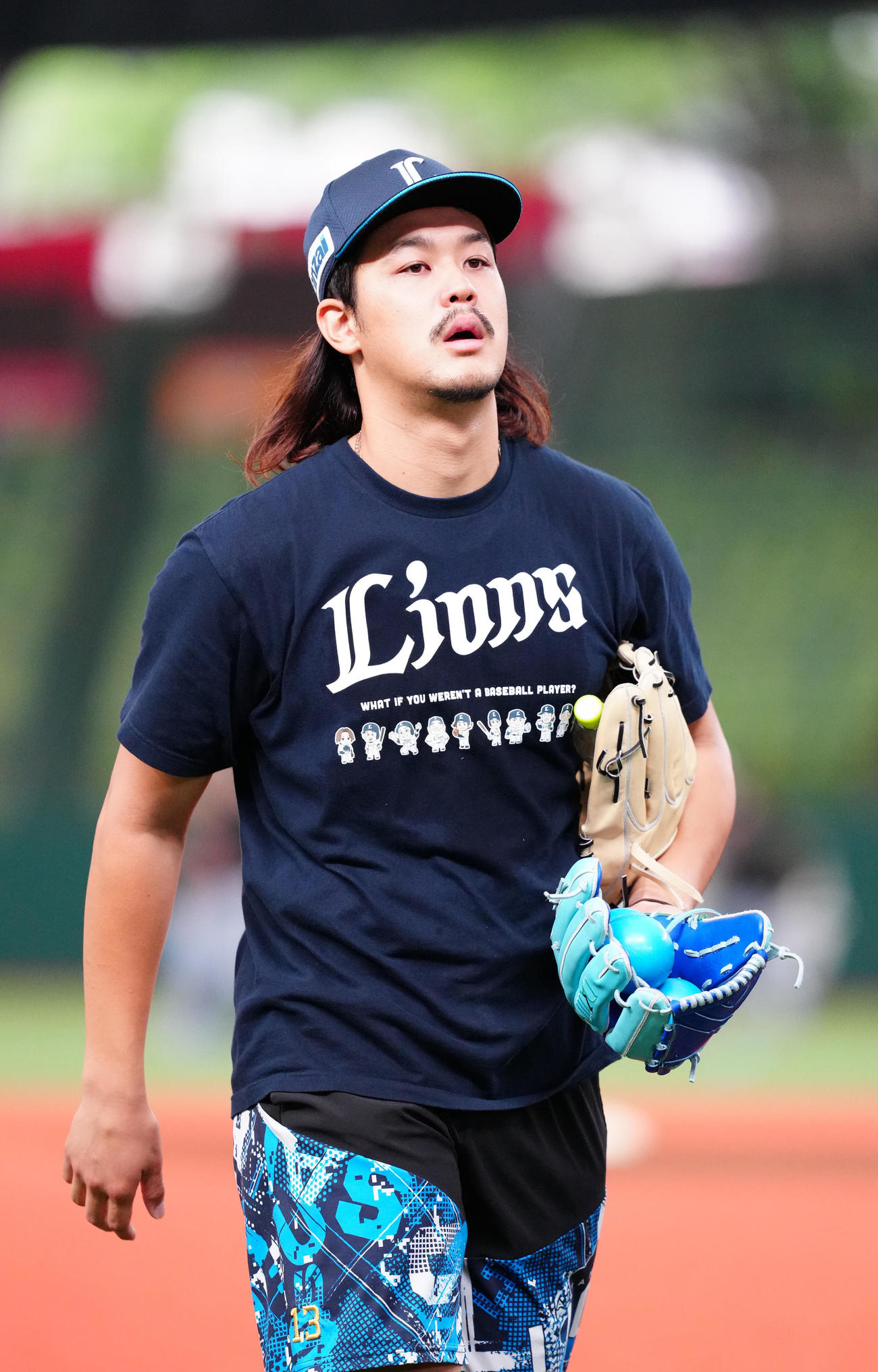 西武対阪神　試合前練習を終え引き揚げる西武高橋（撮影・江口和貴）
