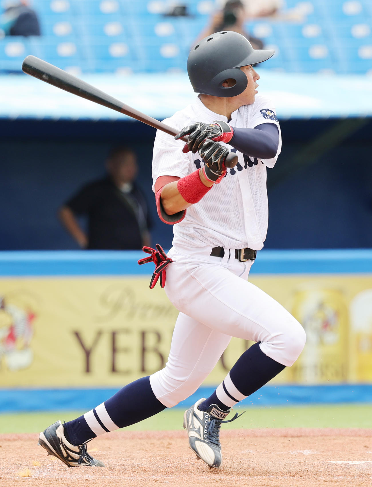 佛教大対北海学園大　4回裏北海学園大2死三塁、左前適時打を放つ下向（撮影・野上伸悟）
