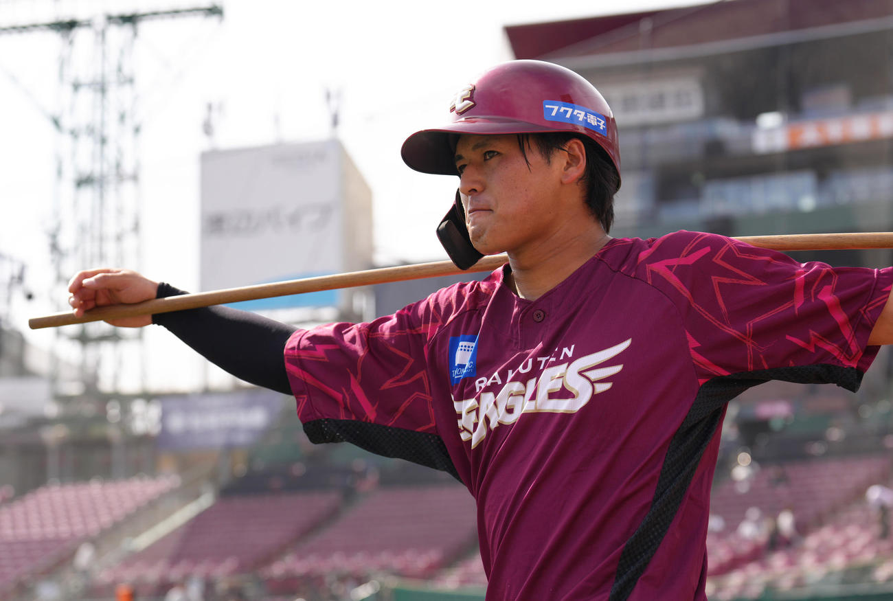 合流し、練習に臨む楽天黒川（撮影・足立雅史）