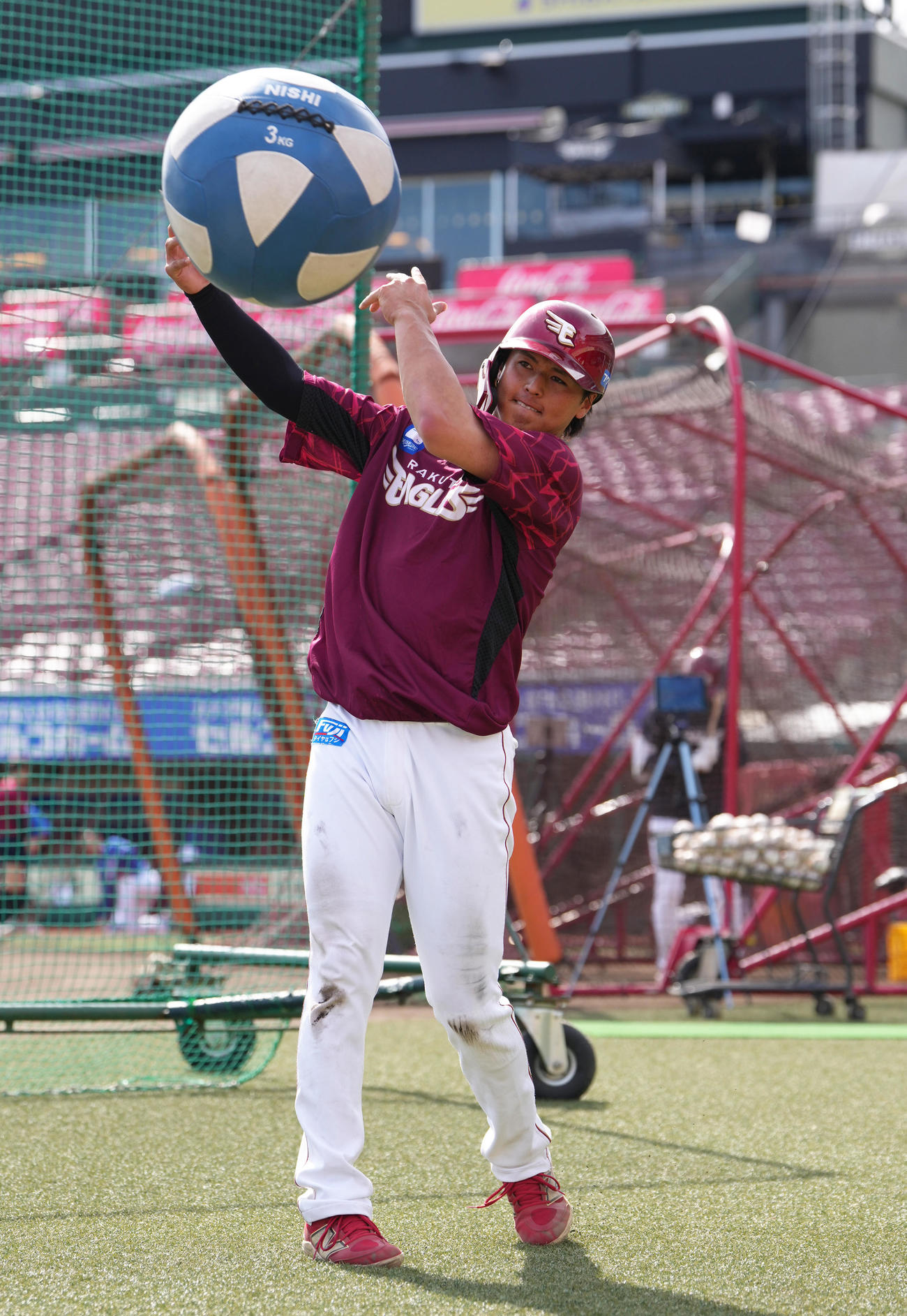 合流し、練習に臨む楽天黒川（撮影・足立雅史）