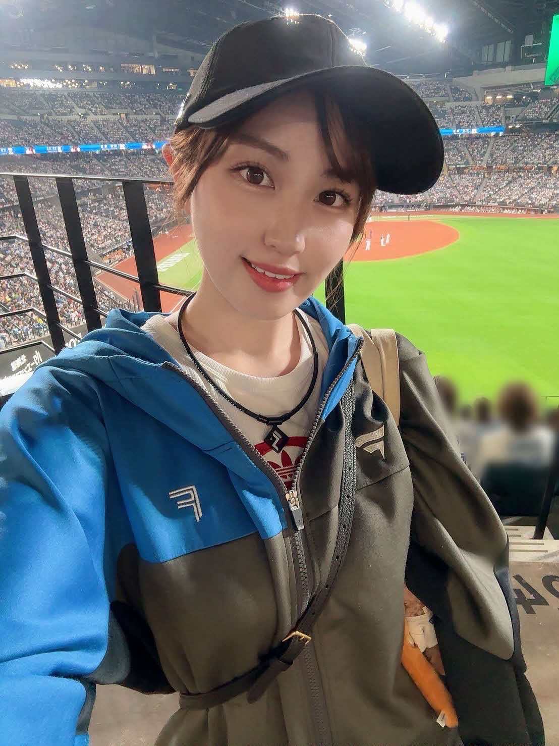 エスコンフィールドで試合観戦した花咲楓香