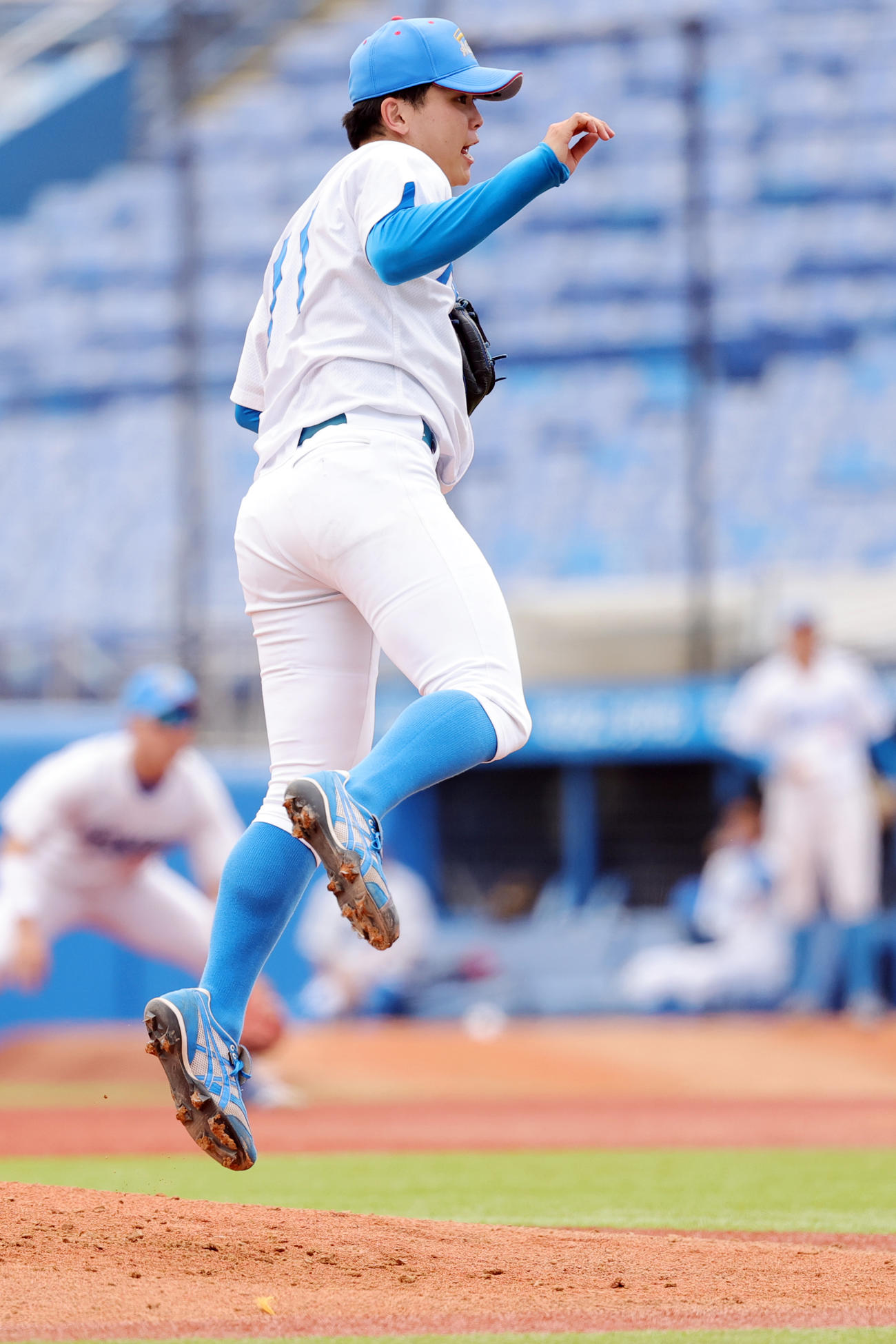 青学大対奈良学園大　力投する青学大中西（撮影・野上伸悟）