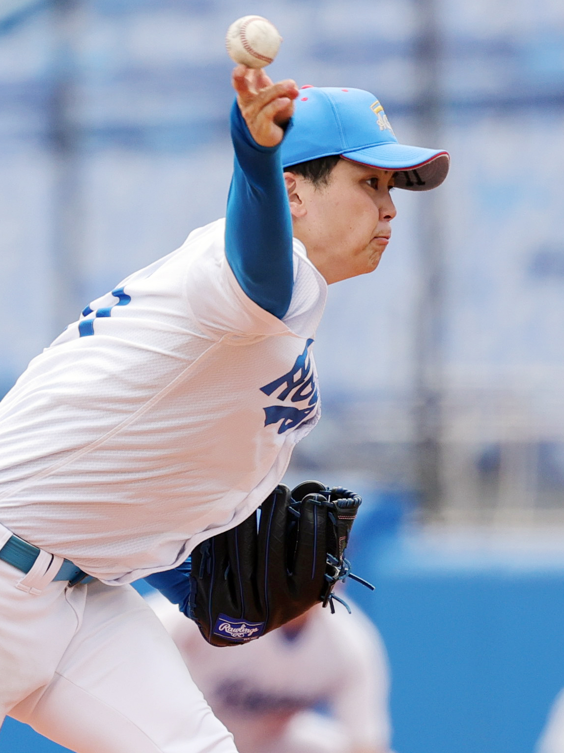 青学大対奈良学園大　力投する青学大中西（撮影・野上伸悟）