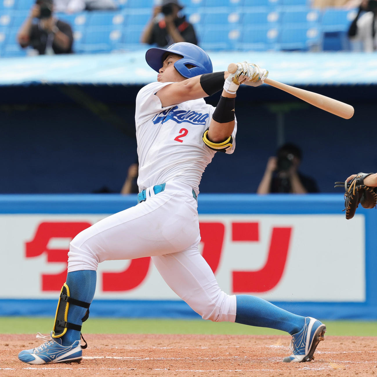 青学大対奈良学園大　3回表青学大1死一塁、左越え2点本塁打を放つ渡部（撮影・野上伸悟）