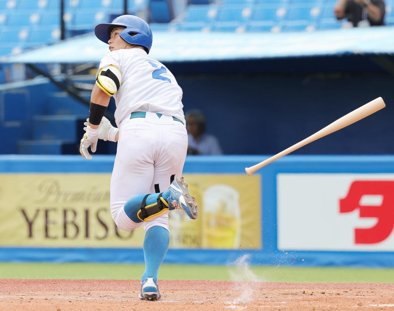青学大対奈良学園大　3回表青学大1死一塁、左越え2点本塁打を放つ渡部（撮影・野上伸悟）