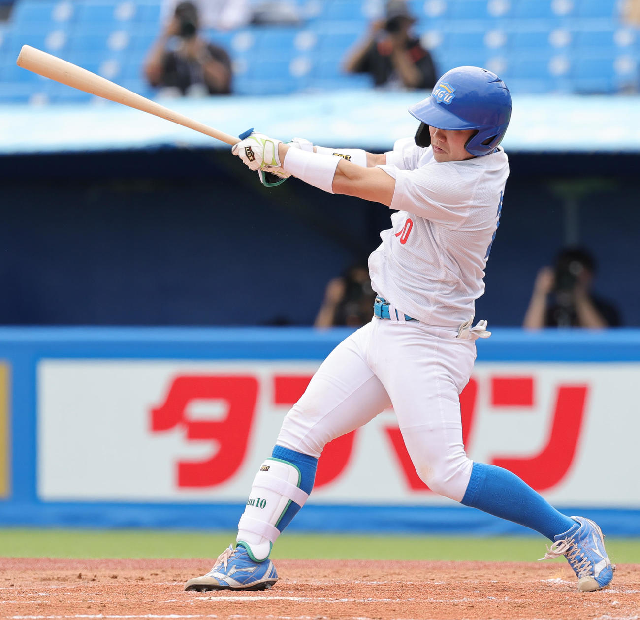 青学大対奈良学園大　3回表青学大1死二塁、中前適時打を放つ小田（撮影・野上伸悟）