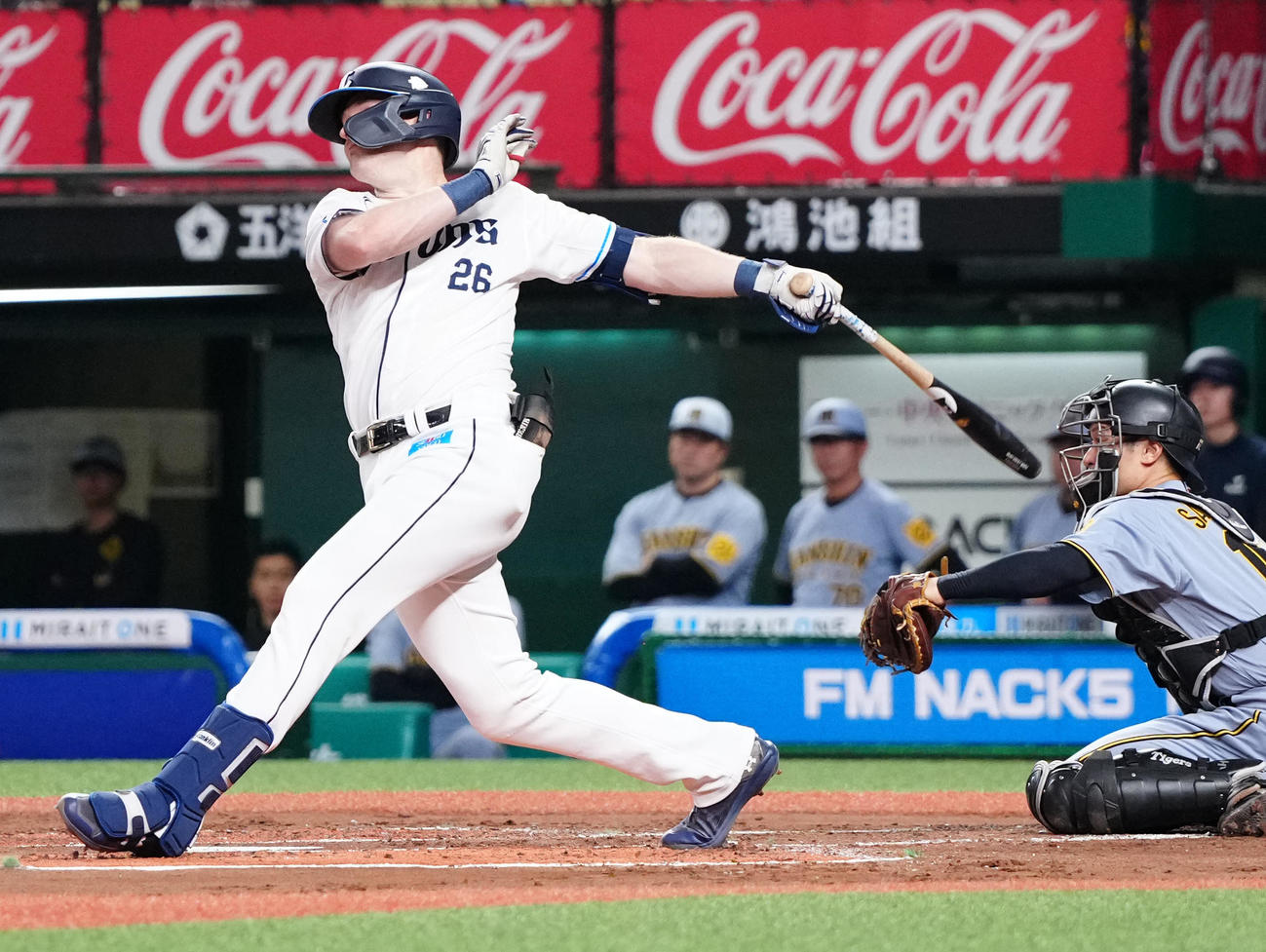 西武対阪神　1回裏西武2死二塁、適時打を放つネビン（撮影・江口和貴）