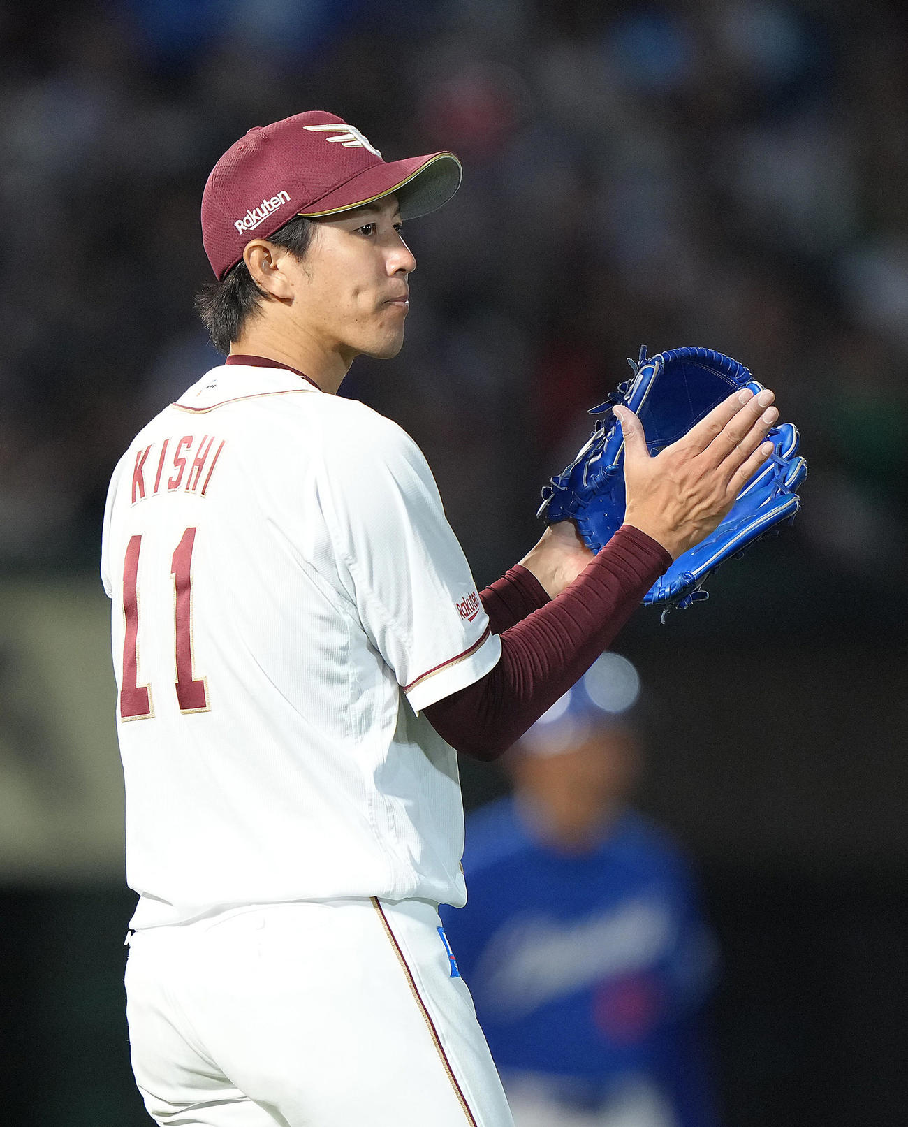 楽天対中日　7回表中日2死一塁、川越を二ゴロに仕留めた岸（撮影・足立雅史）