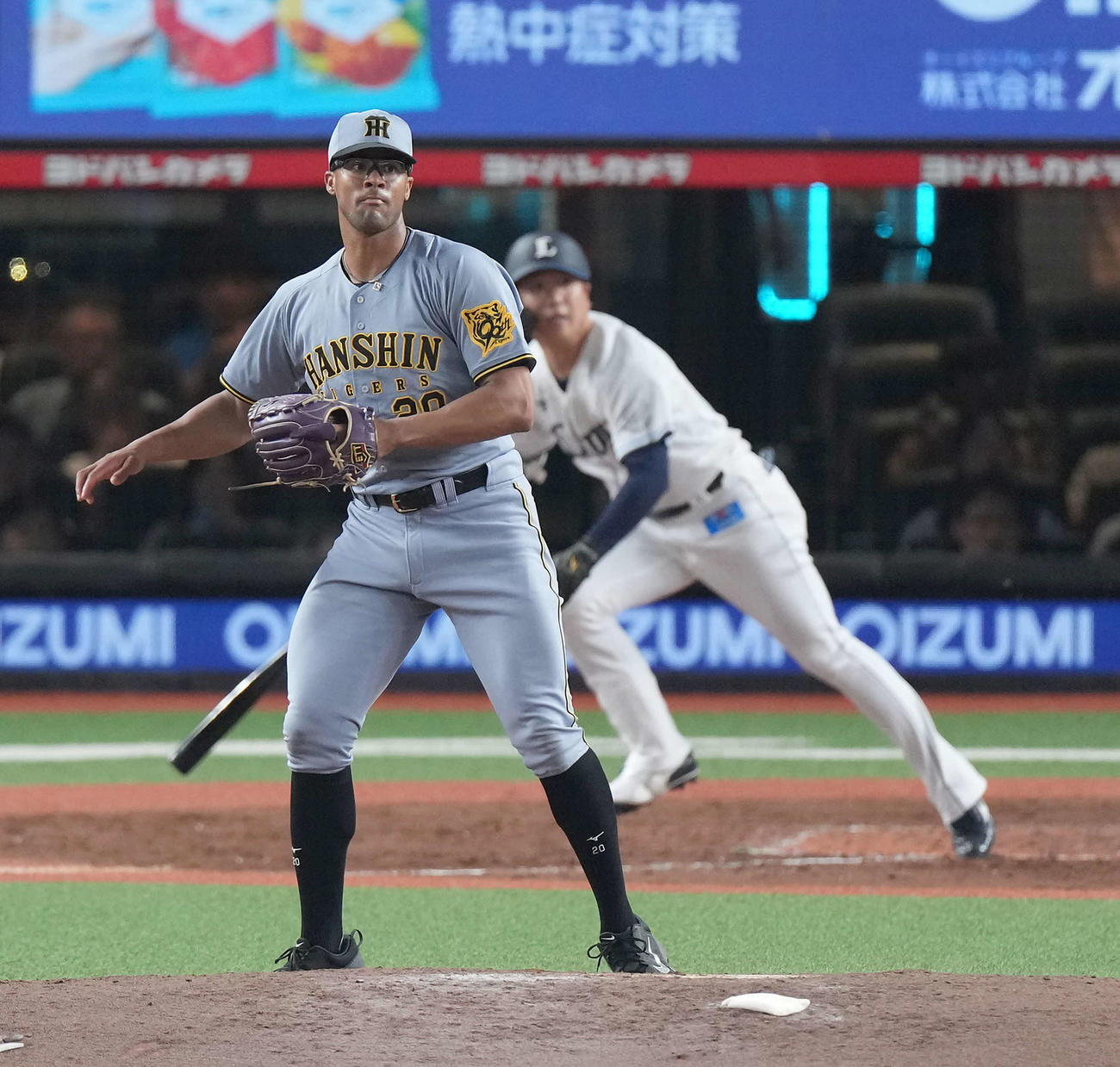 西武対阪神　4回裏西武1死二塁、平沼に左前適時打を許し3－1とされるデュプランティエ（撮影・たえ見朱実）