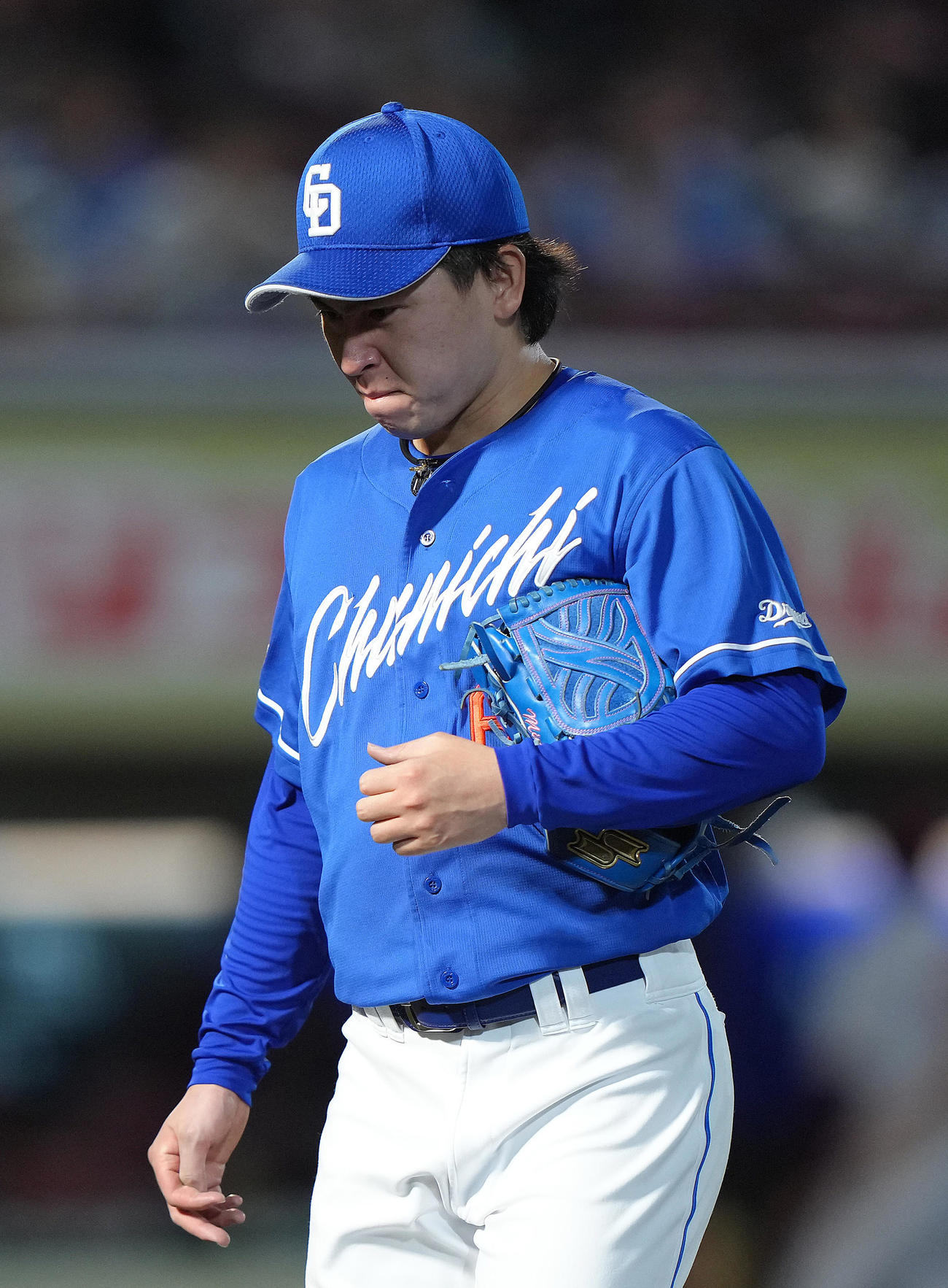 楽天対中日　6回途中、マウンドを降りる中日三浦（撮影・足立雅史）