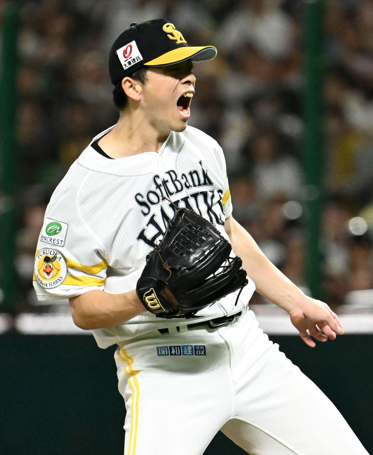 ソフトバンク対巨人　8回表巨人2死一、二塁、雄叫びを上げる大関（撮影・林敢治）