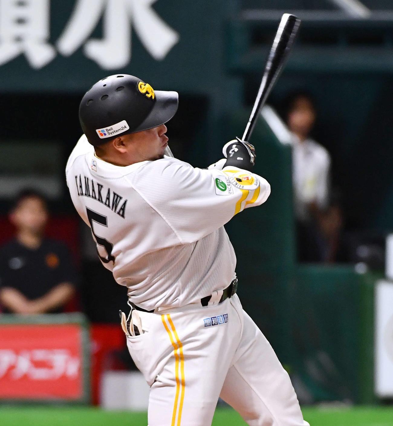 ソフトバンク対巨人　5回裏ソフトバンク1死、山川は三塁内野安打で出塁する（撮影・岩下翔太）