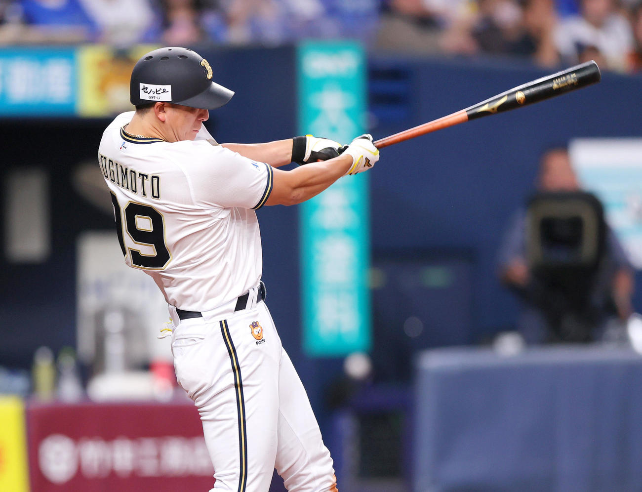 オリックス対DeNA 3回裏オリックス2死、杉本は左二塁打を放つ（撮影・上山淳一）