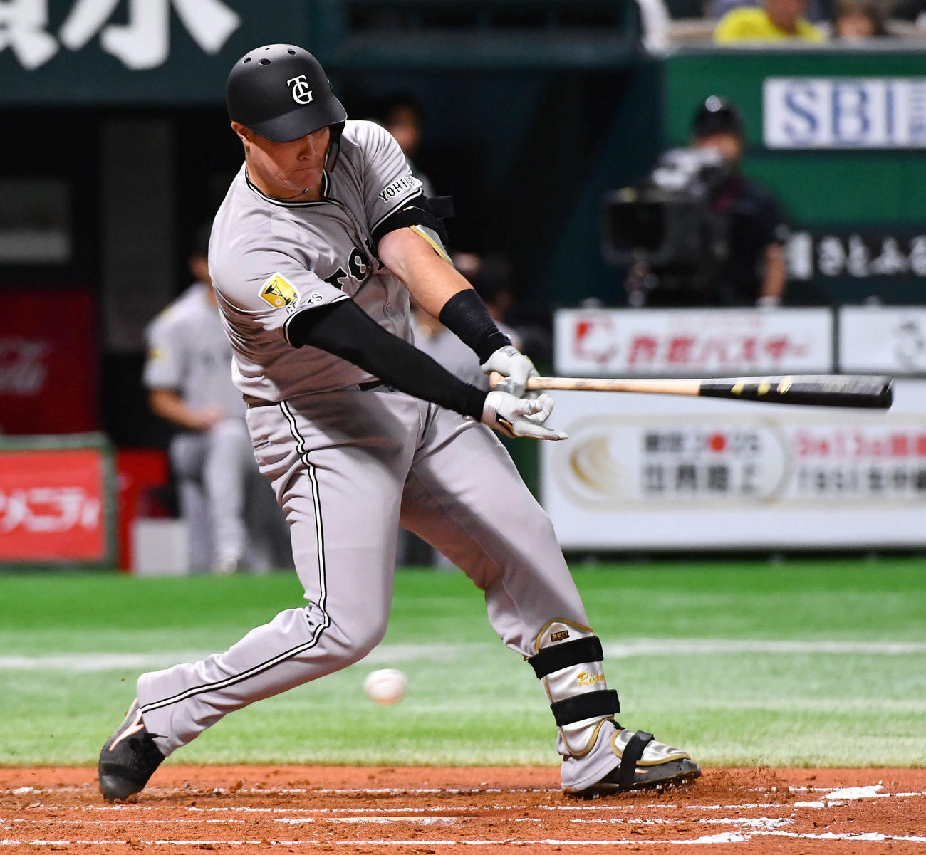 ソフトバンク対巨人　3回表巨人1死、空振り三振に倒れるリチャード（撮影・岩下翔太）